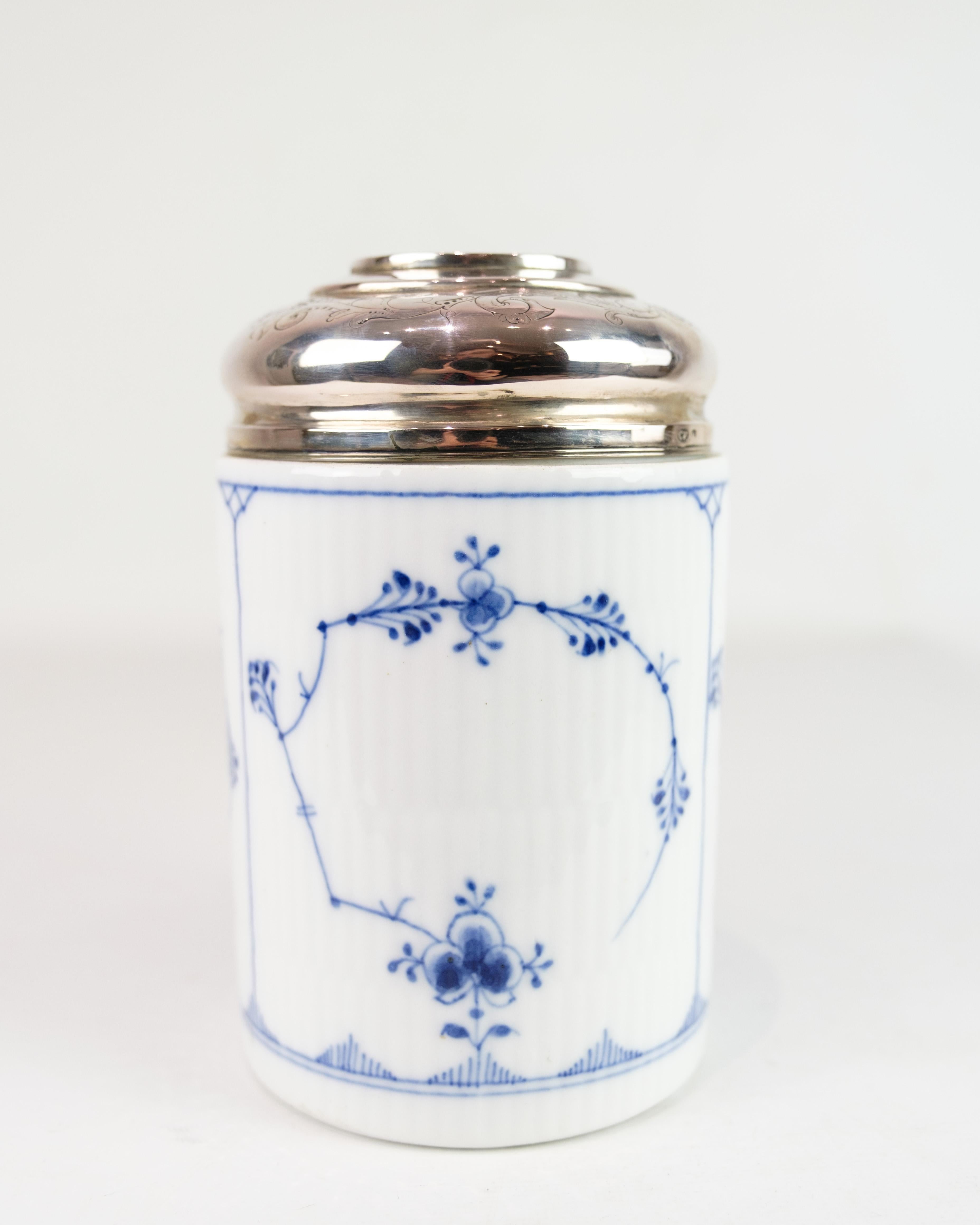 Lidded Mug With Baroque Lid Model 1/2023 Made In Porcelain By Royal Copenhagen In Good Condition For Sale In Lejre, DK