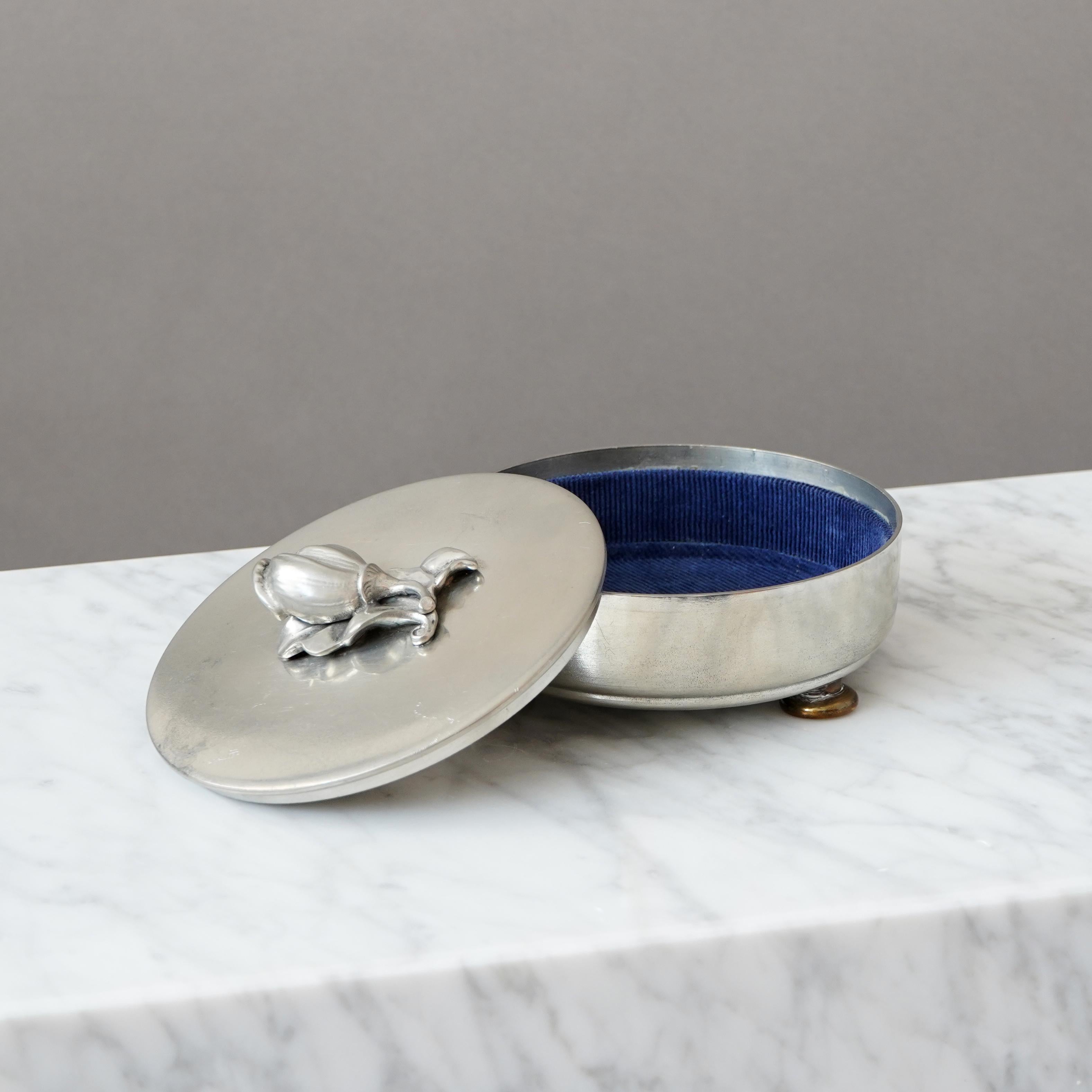 Scandinave moderne Lidded Pewter and Brass Jewelry Box by SVM Svenska Metallverken, Sweden, 1930s. en vente