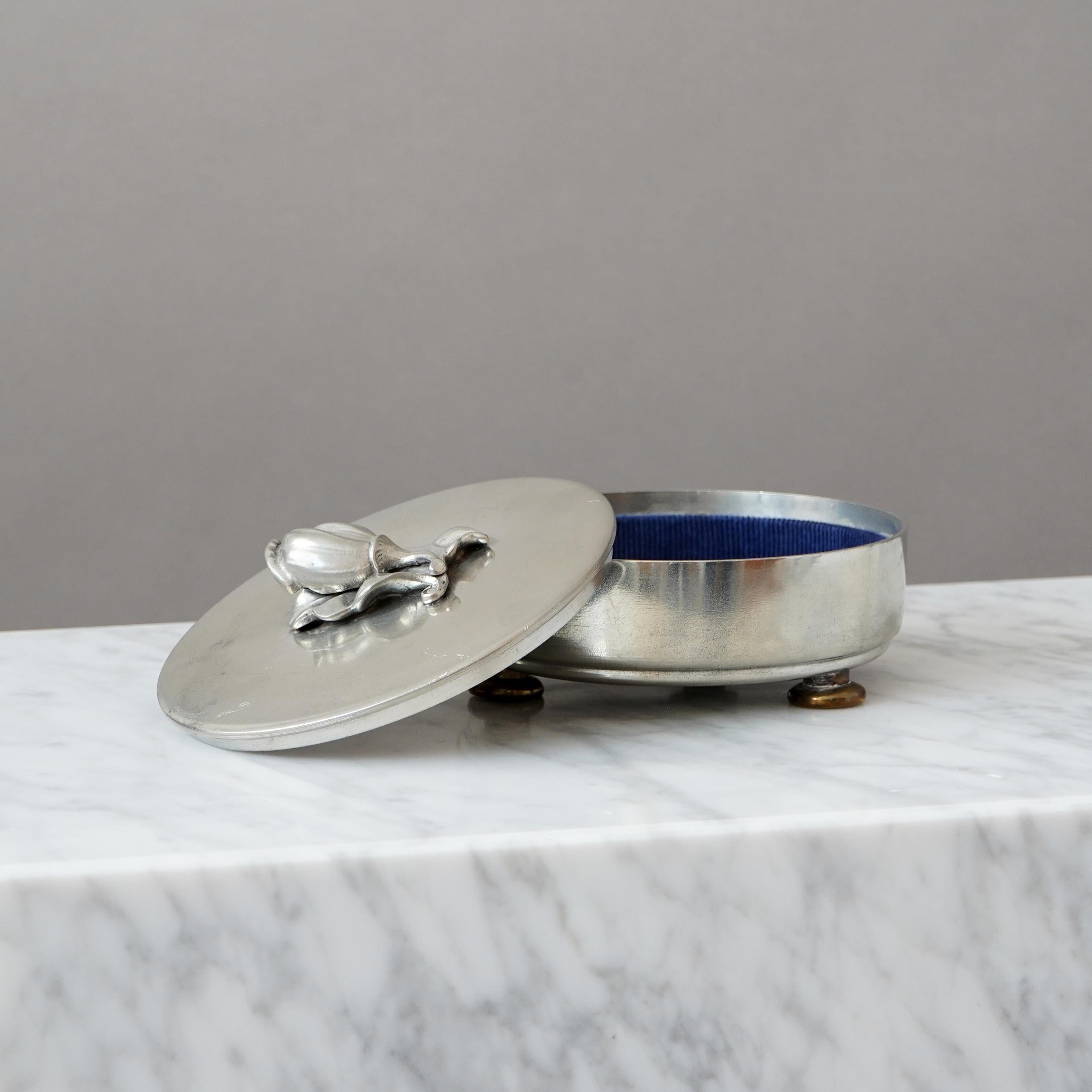 Milieu du XXe siècle Lidded Pewter and Brass Jewelry Box by SVM Svenska Metallverken, Sweden, 1930s. en vente