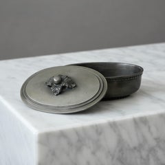 Boîte à couvercle JL Hultman, Suède, années 1930 Svenskt Tenn. La grâce suédoise.