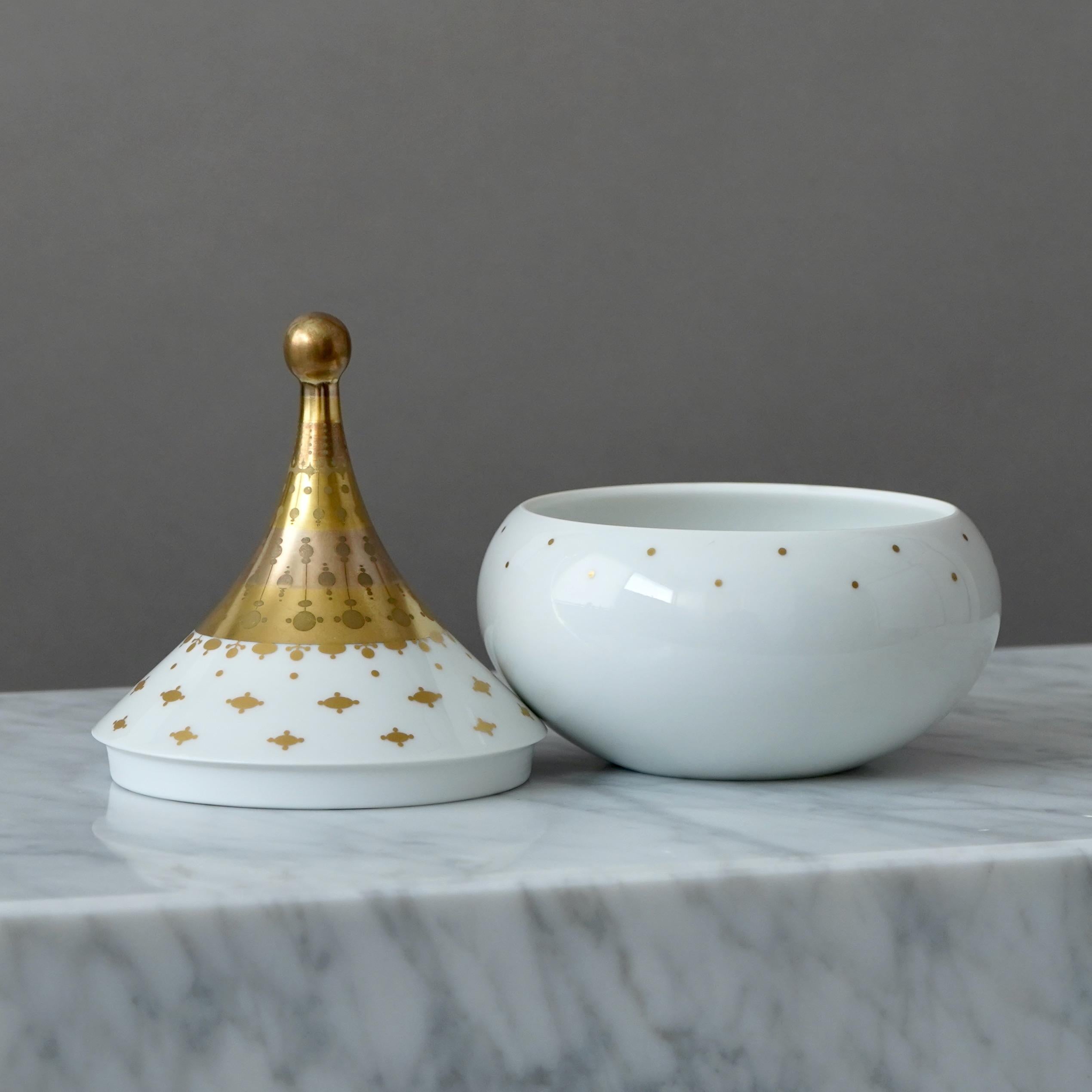 Cuenco de porcelana con tapa Quatre Couleurs de Bjorn Wiinblad. Rosenthal Alemania Años 70 Alemán en venta