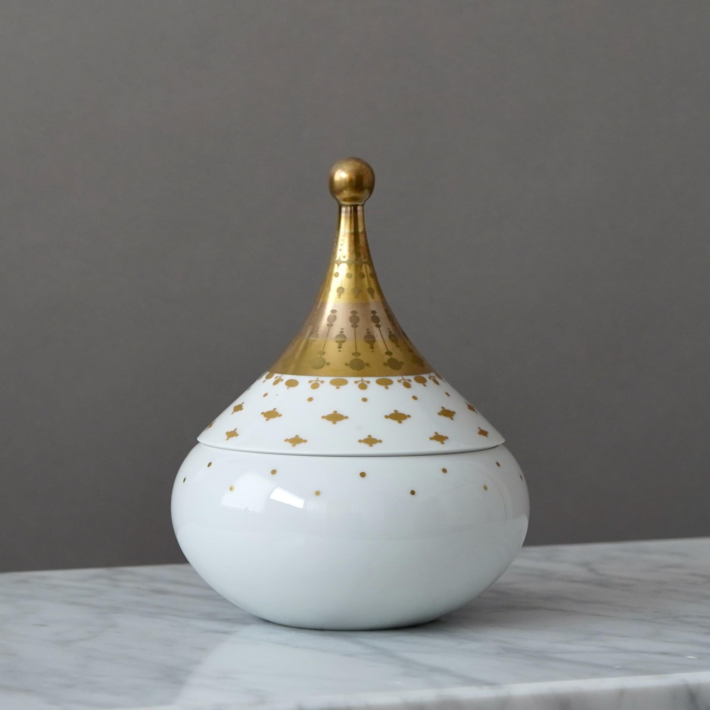 Cuenco de porcelana con tapa Quatre Couleurs de Bjorn Wiinblad. Rosenthal Alemania Años 70 finales del siglo XX en venta