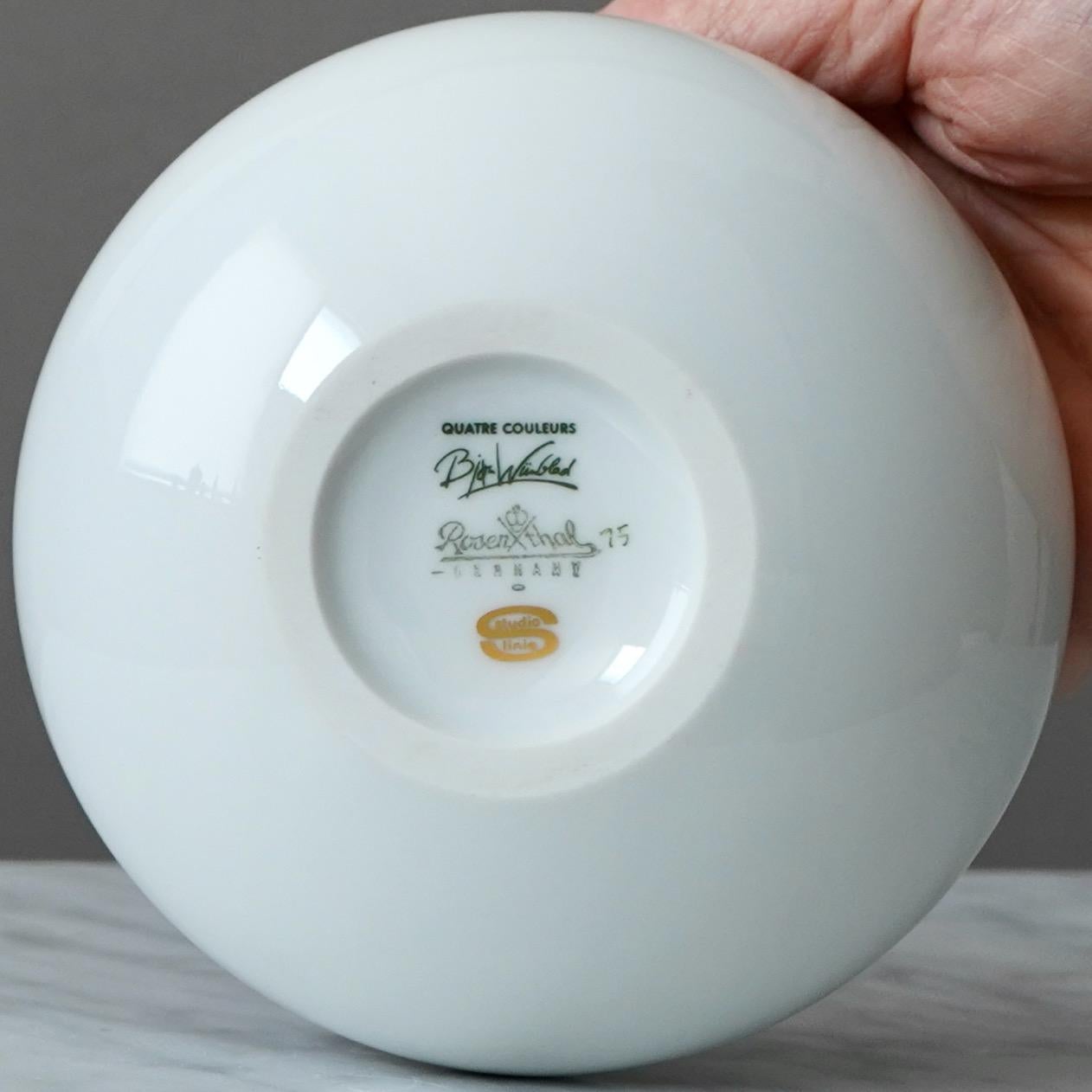 Cuenco de porcelana con tapa Quatre Couleurs de Bjorn Wiinblad. Rosenthal Alemania Años 70 en venta 1