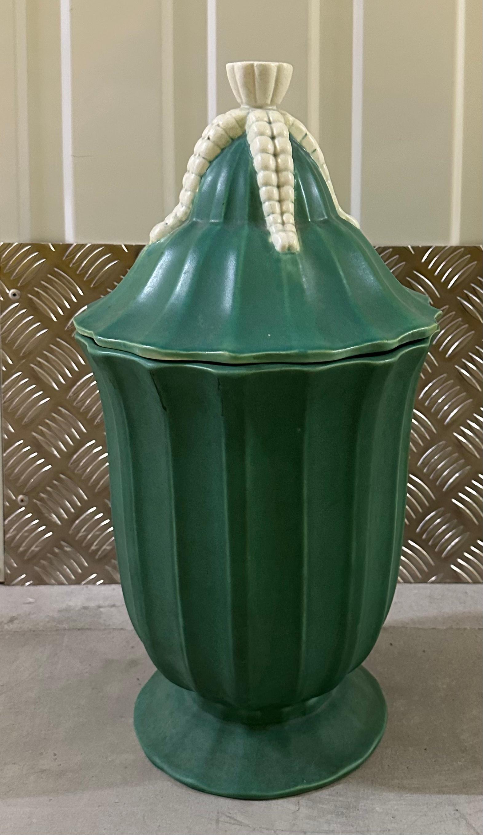 Gio Ponti
Teal-coloured lidded vase/Urn  5756
Inscribed at the bottom '695T'

Expertise conducted by the Gio Ponti Archives

The vase is in great condition. It only has a microfissure at the bottom.