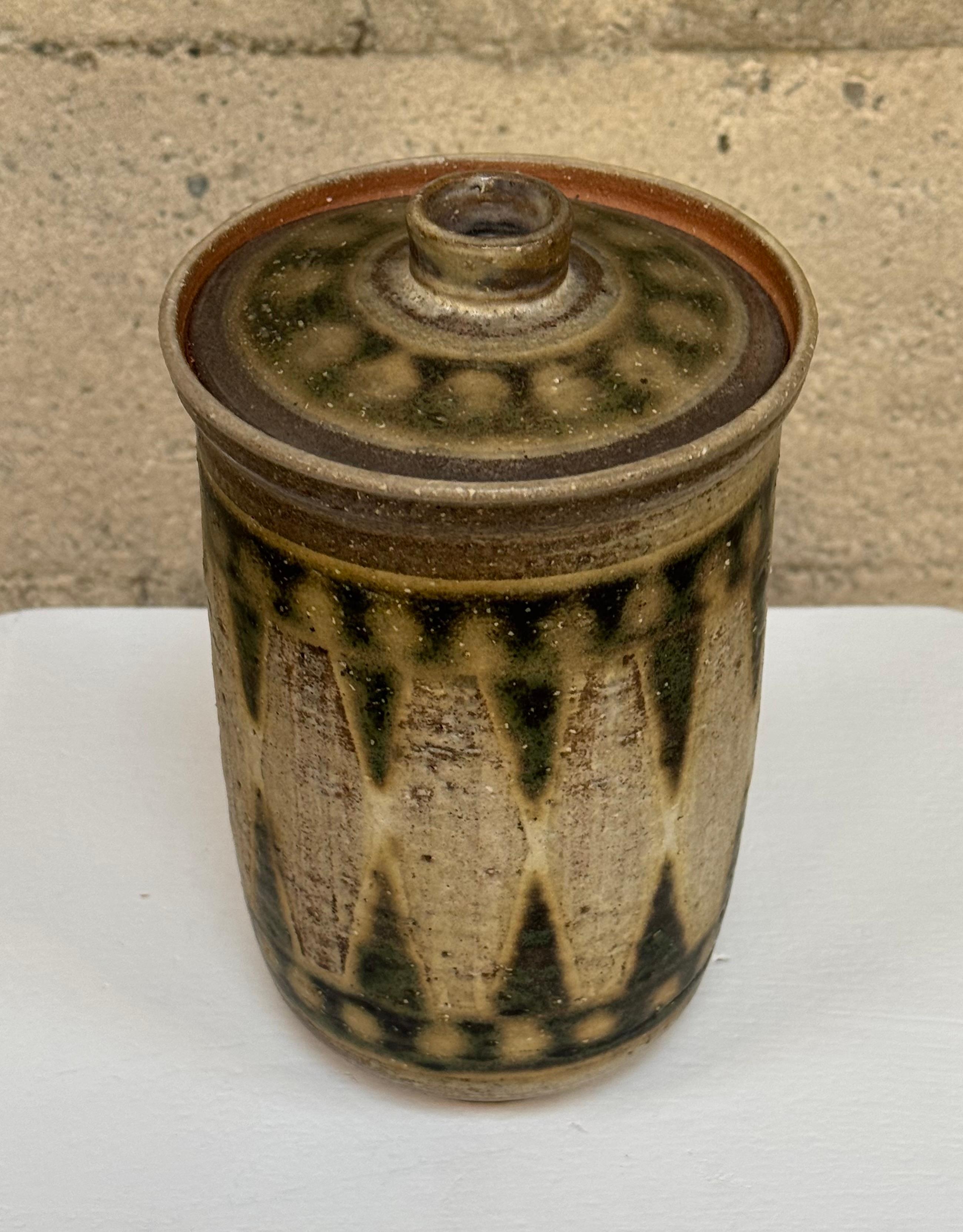 Mid-Century moderno Vaso con coperchio dell'artista californiano dello Studio A. Kim in vendita