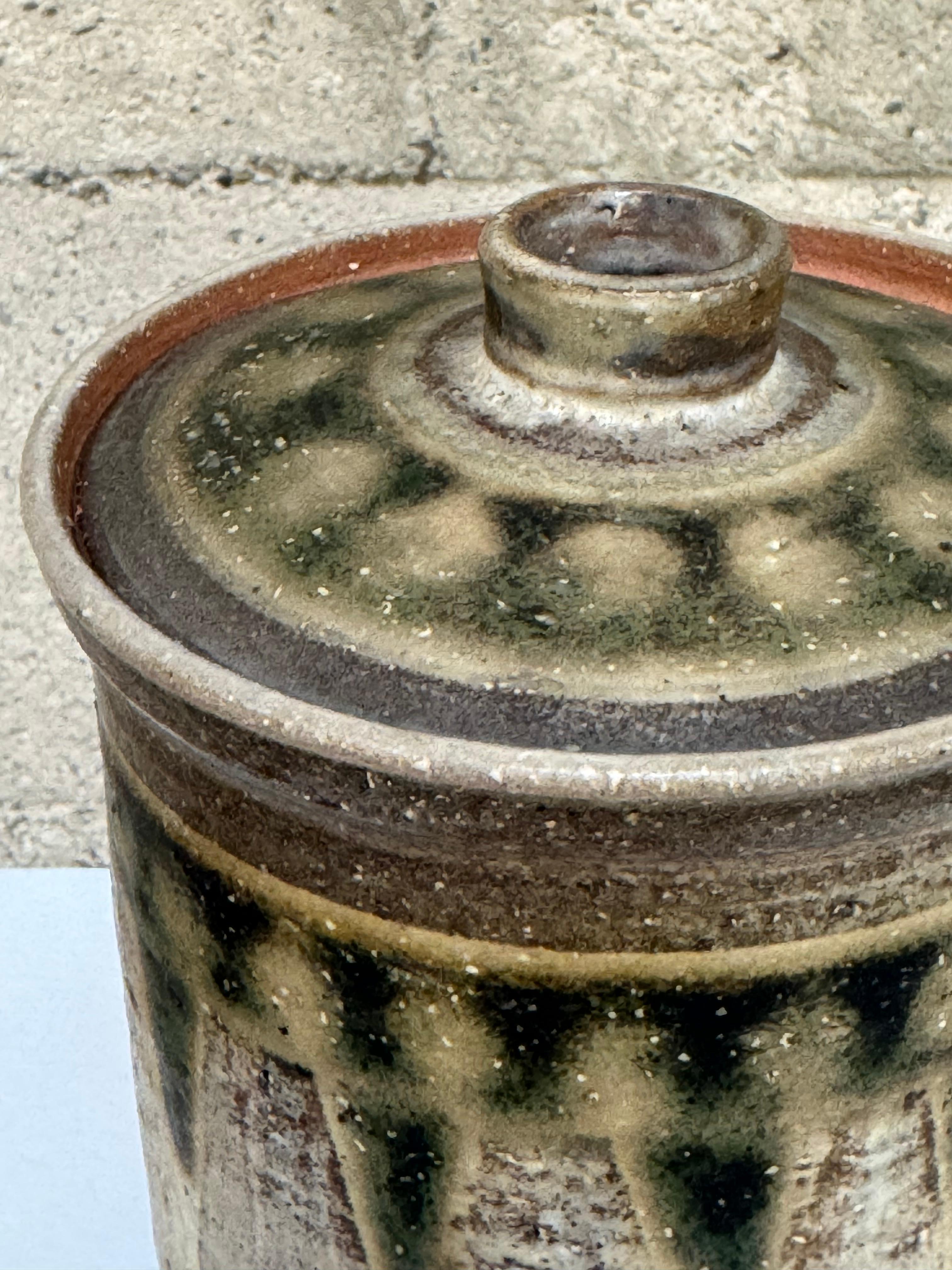 Fatto a mano Vaso con coperchio dell'artista californiano dello Studio A. Kim in vendita
