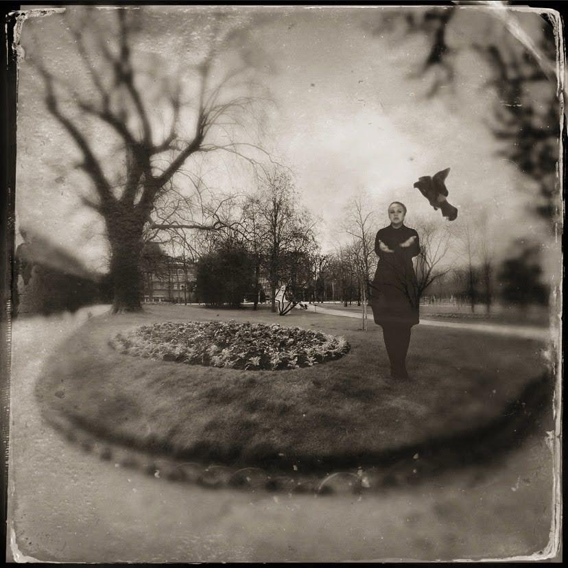 Lidija Commeça Black and White Photograph – Jardin du Luxembourg