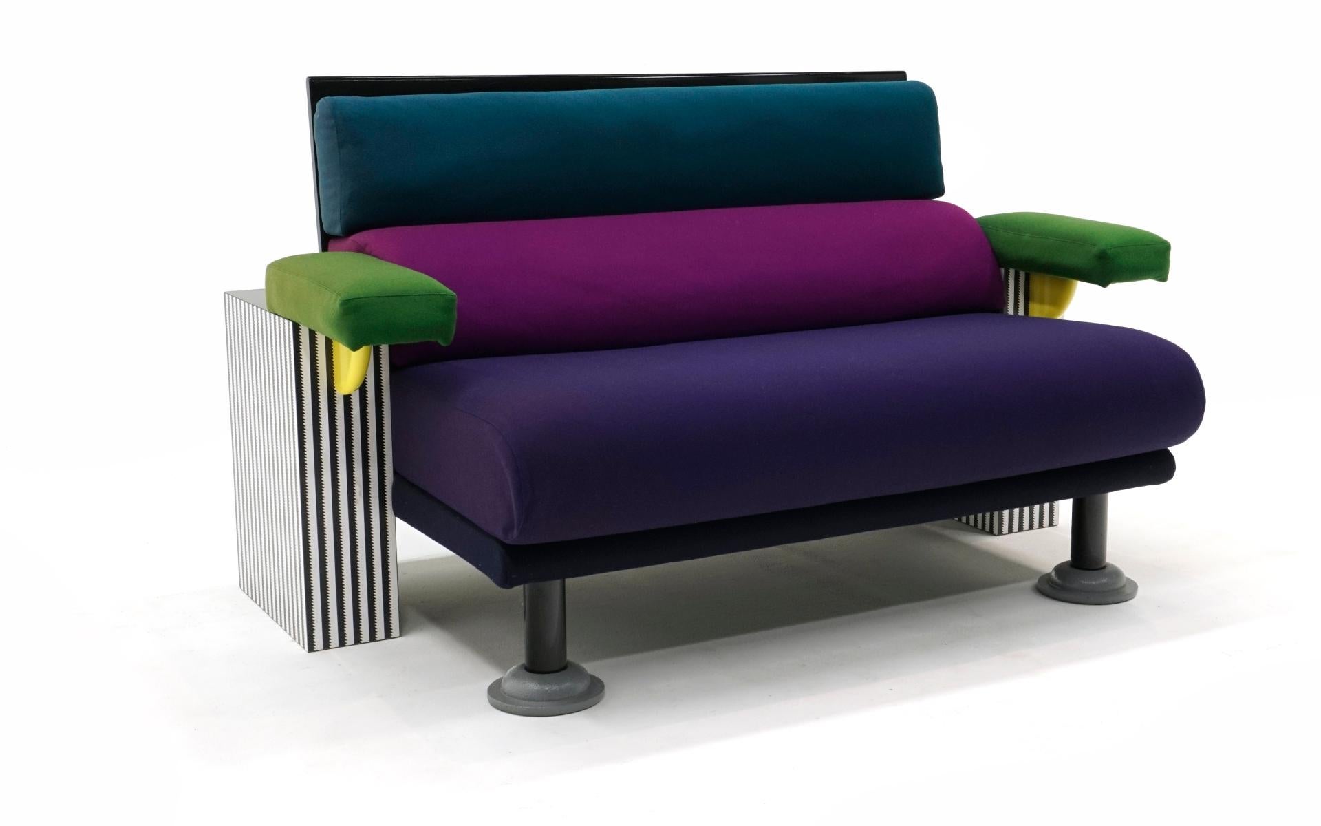 Post-Modern Lido Sofa by Michele De Lucchi For Memphis Milano, 1982. For Sale