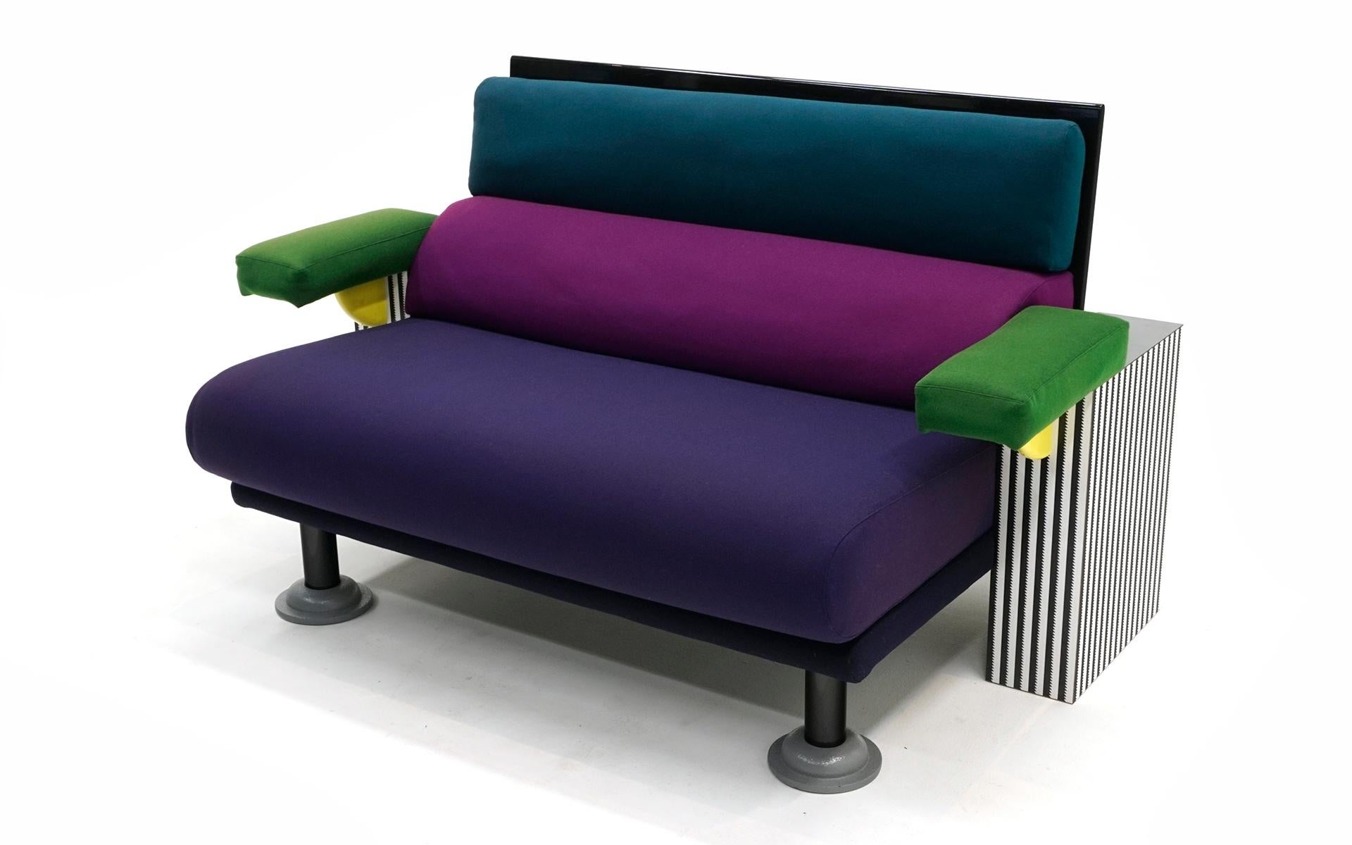 Post-Modern Lido Sofa by Michele De Lucchi For Memphis Milano, 1982. For Sale