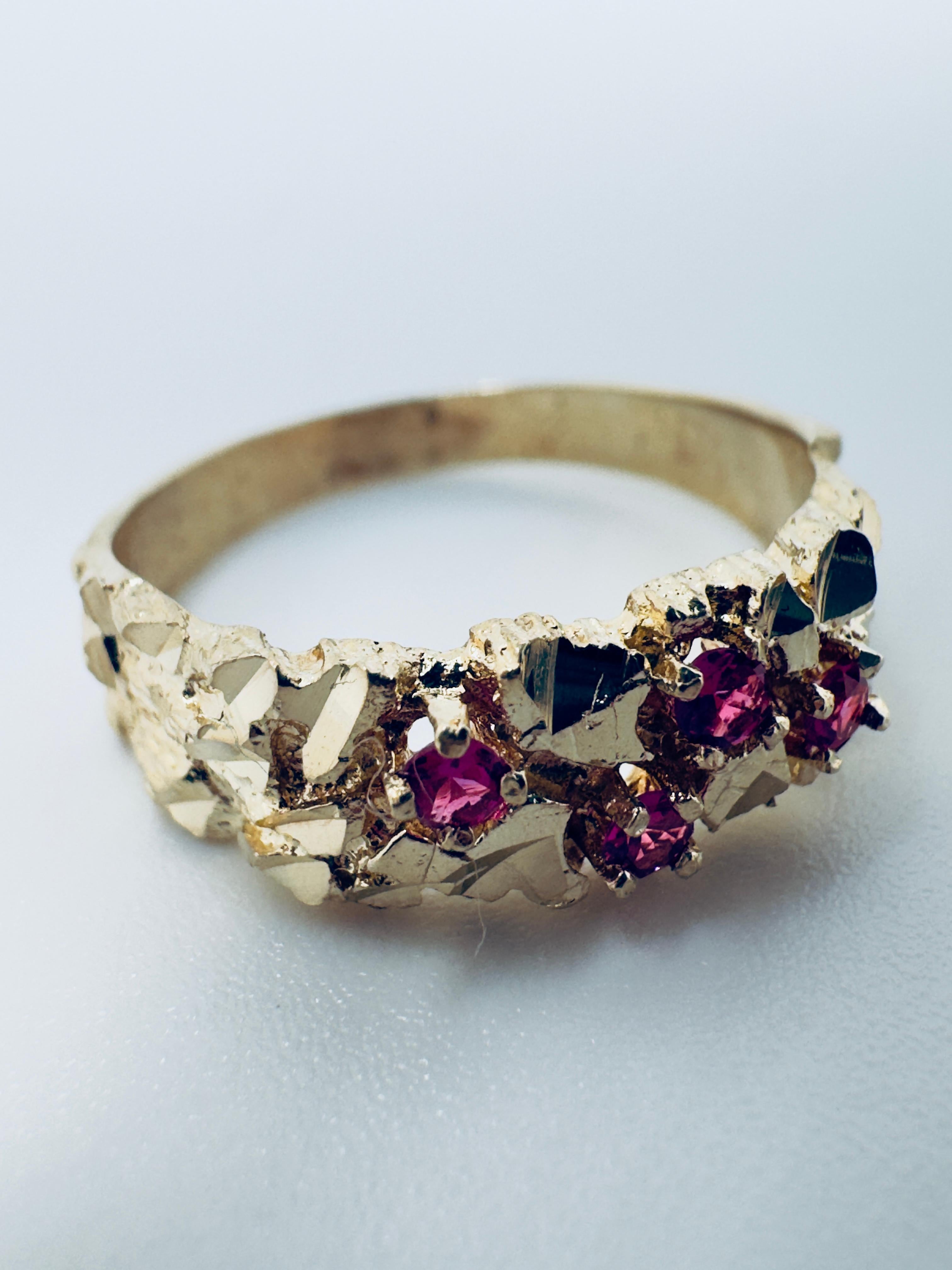 Lids-Style Nugget Ring mit Rubinen im Angebot 2