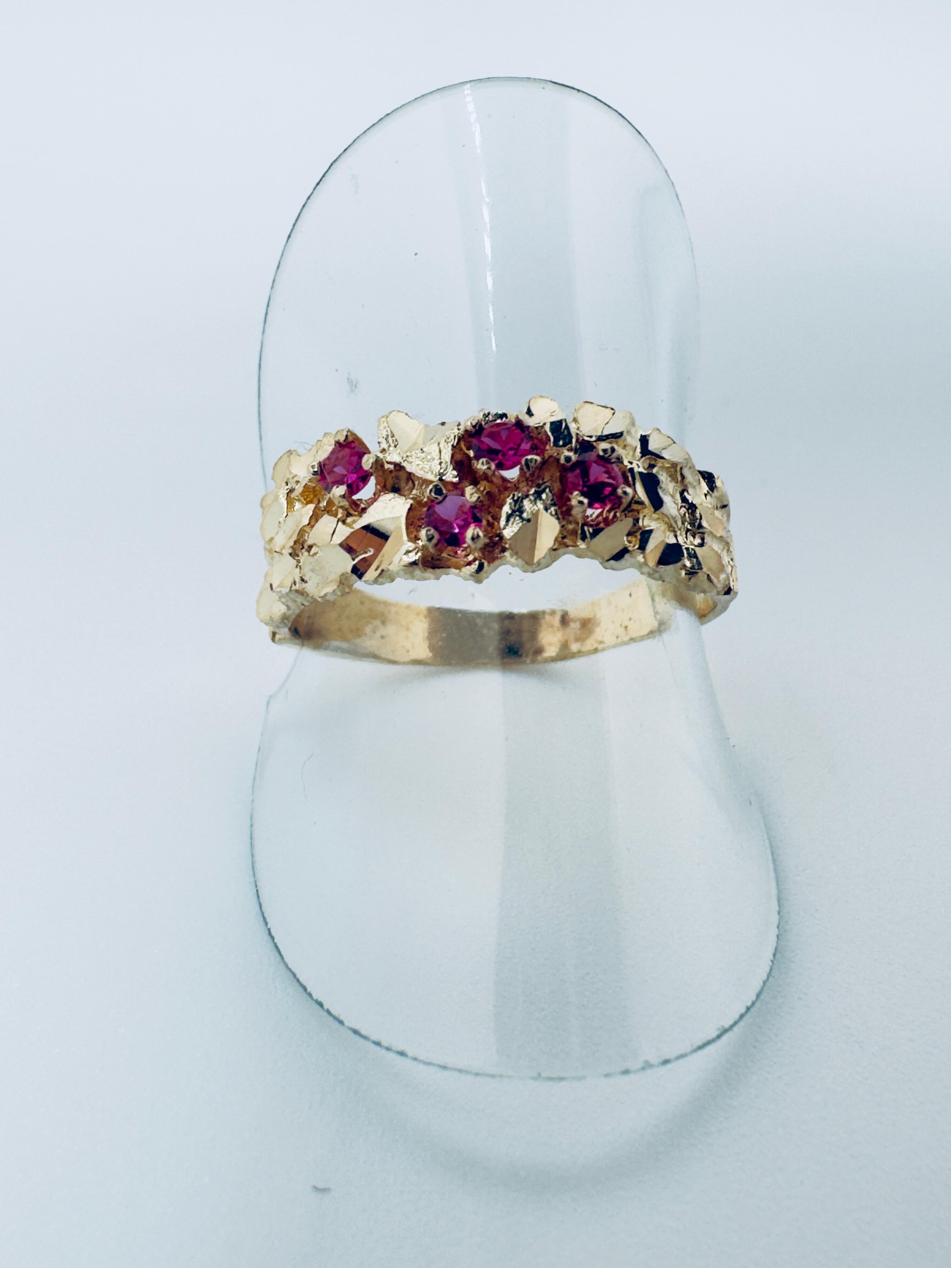 Lids-Style Nugget Ring mit Rubinen im Angebot 3
