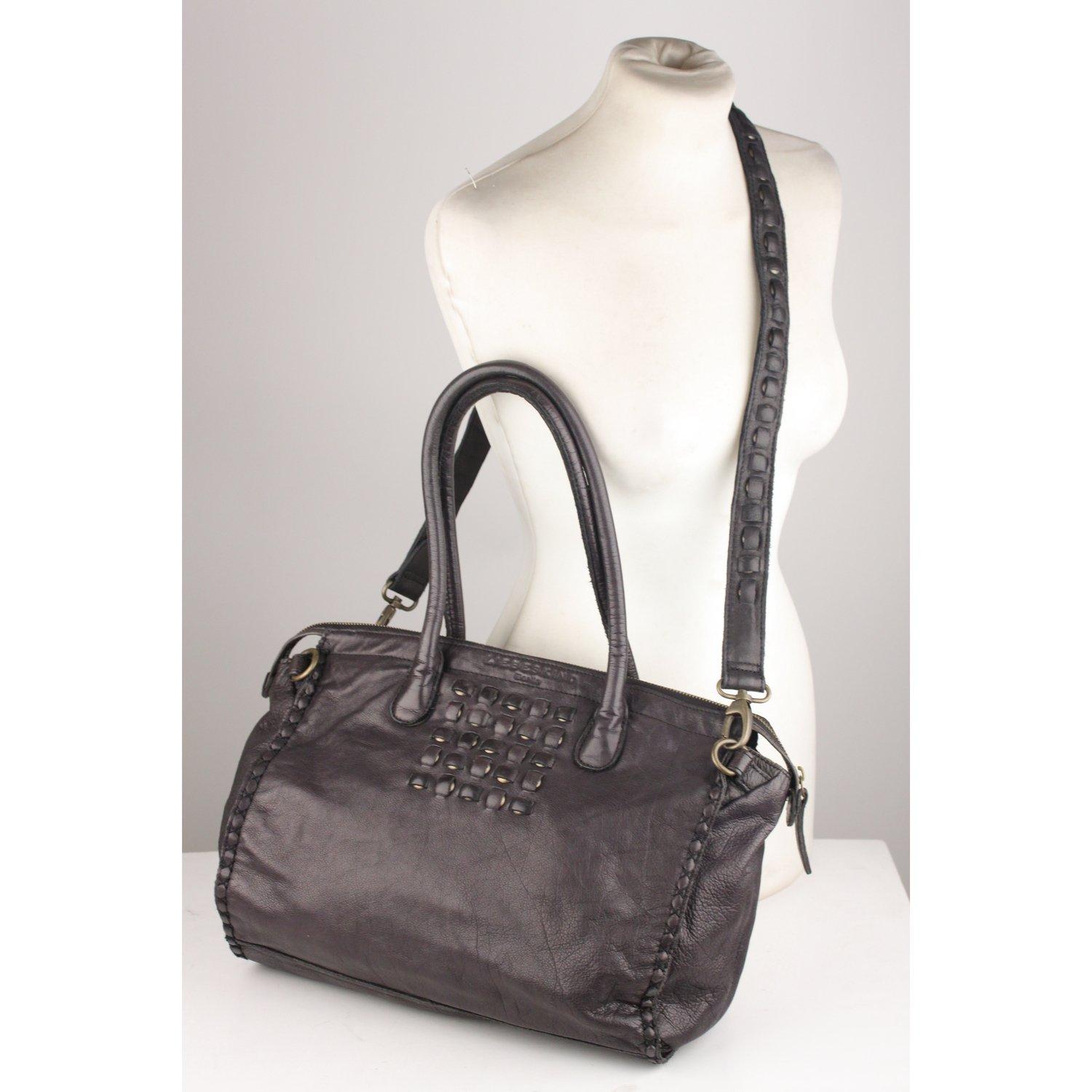 MATERIAL: Leather COLOR: Charcoal MODEL: Tote Bag GENDER: Women SIZE: Medium bags Condition CONDITION DETAILS: B :GOOD CONDITION - Some light wear of use - Some creases on leather due to normal use Measurements MEASUREMENTS: BAG HEIGHT: 10 inches -