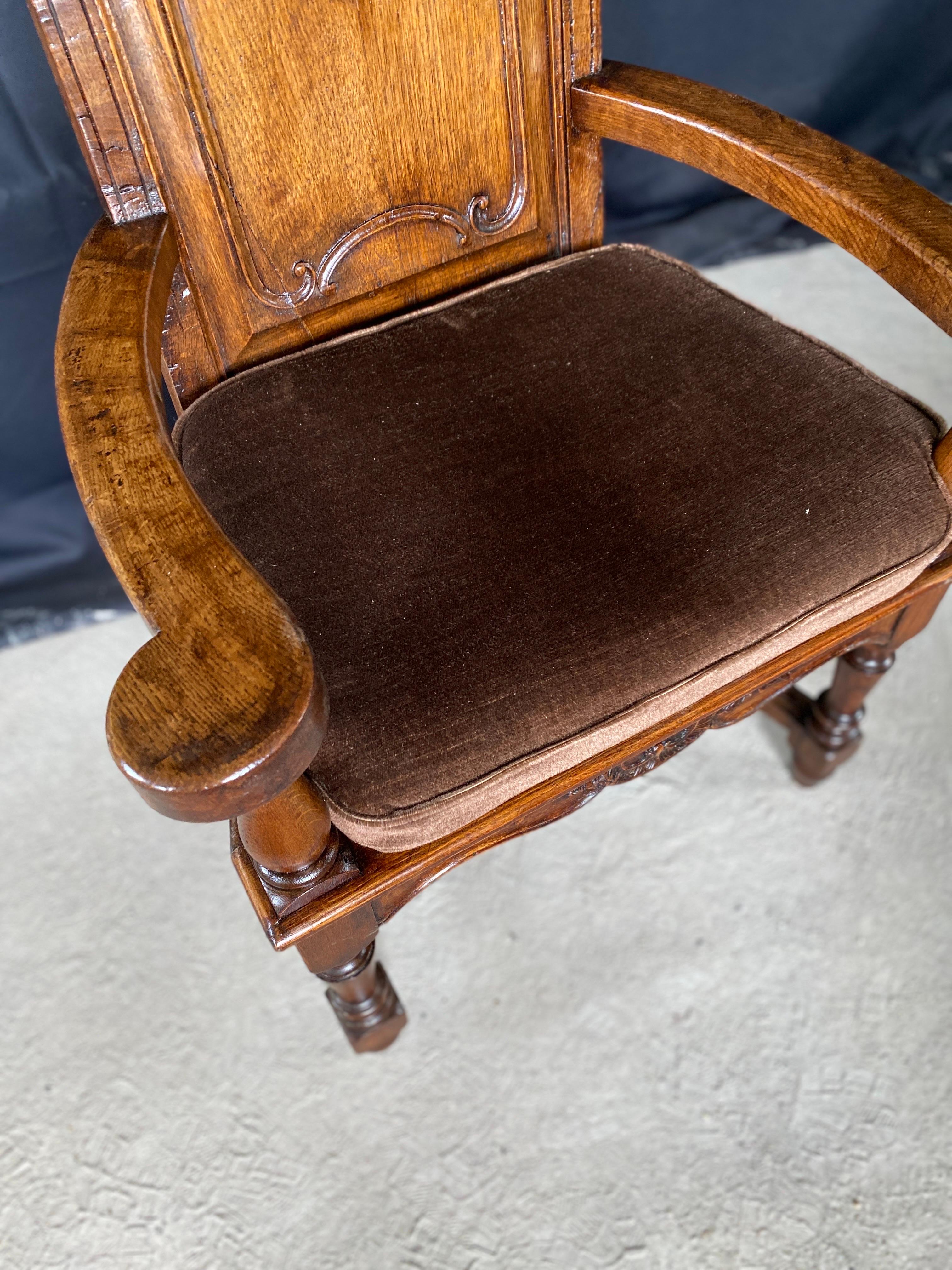 Lütticher Sessel aus dem 19. Jahrhundert, schöne Skulptur  im Angebot 3