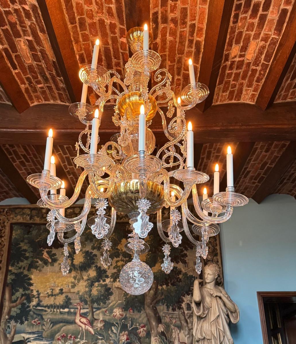 Liégeois Chandelier In Blown Glass, Two Levels Of Light Arms, 18th Century In Excellent Condition For Sale In Honnelles, WHT