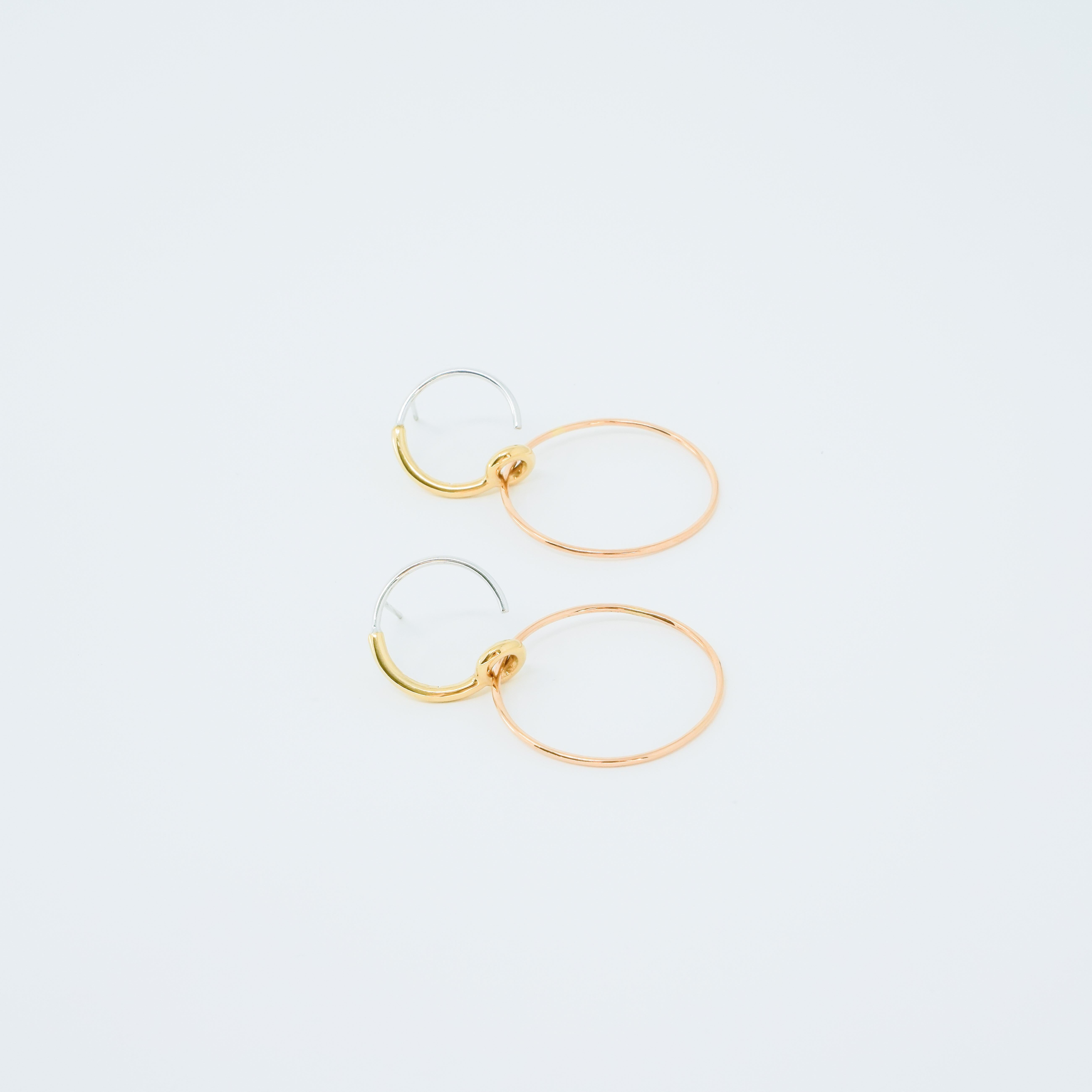 Earrings in 14k yellow gold, 14k rose gold, and 14k white gold with white rhodium plating.

1 QTY in stock/ made to order once sold

Designed and Created by Kat Liu in Washington DC

ABOUT
líeu is a contemporary jewelry studio founded by jewelry