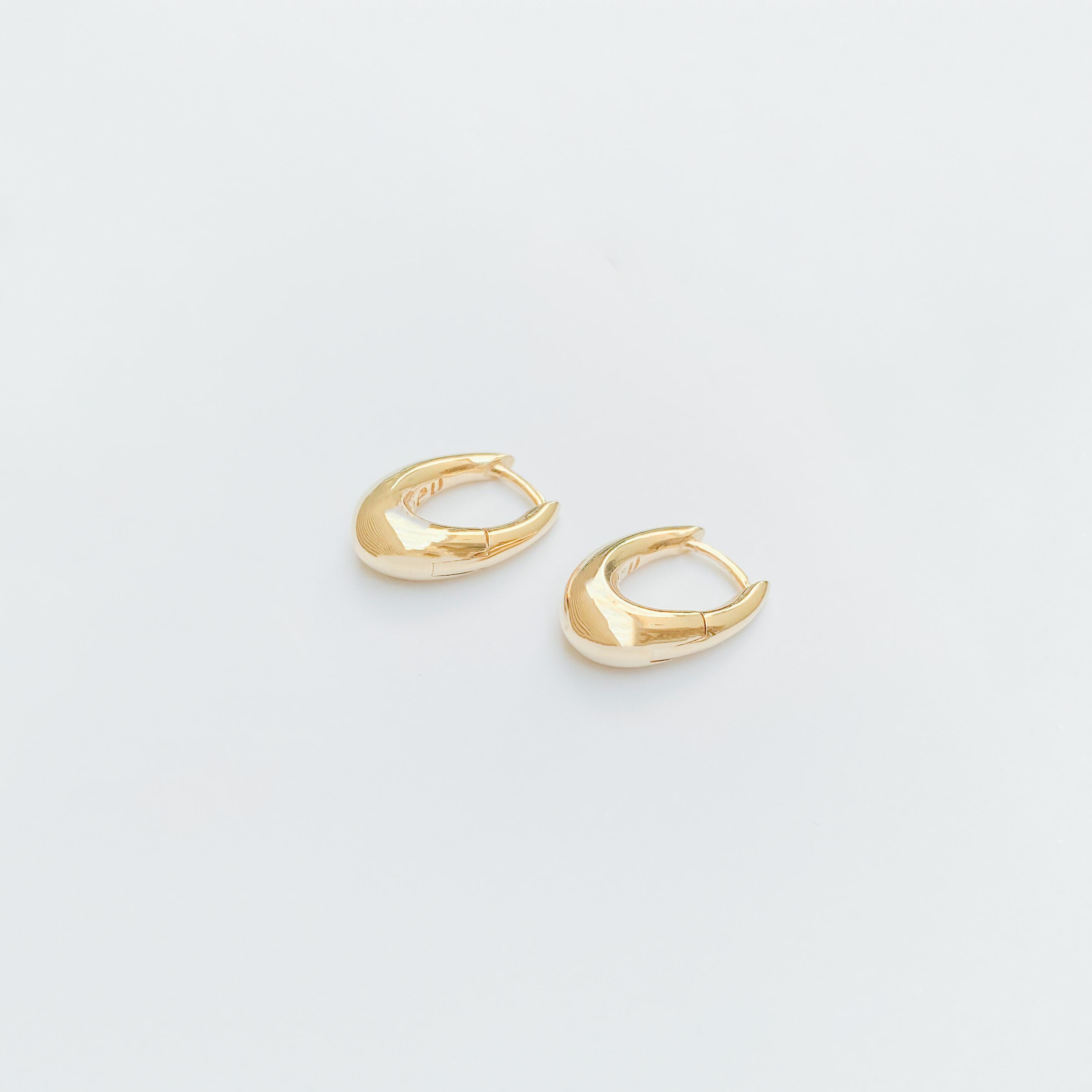 Small egg shaped earring hoops in 14k yellow gold with hidden hinge closure. The size and shape are designed to hug snuggly around the ear lobes. Stackable. Great for daily wear.

2 QTY in stock/ made to order once sold

Designed and Created by Kat