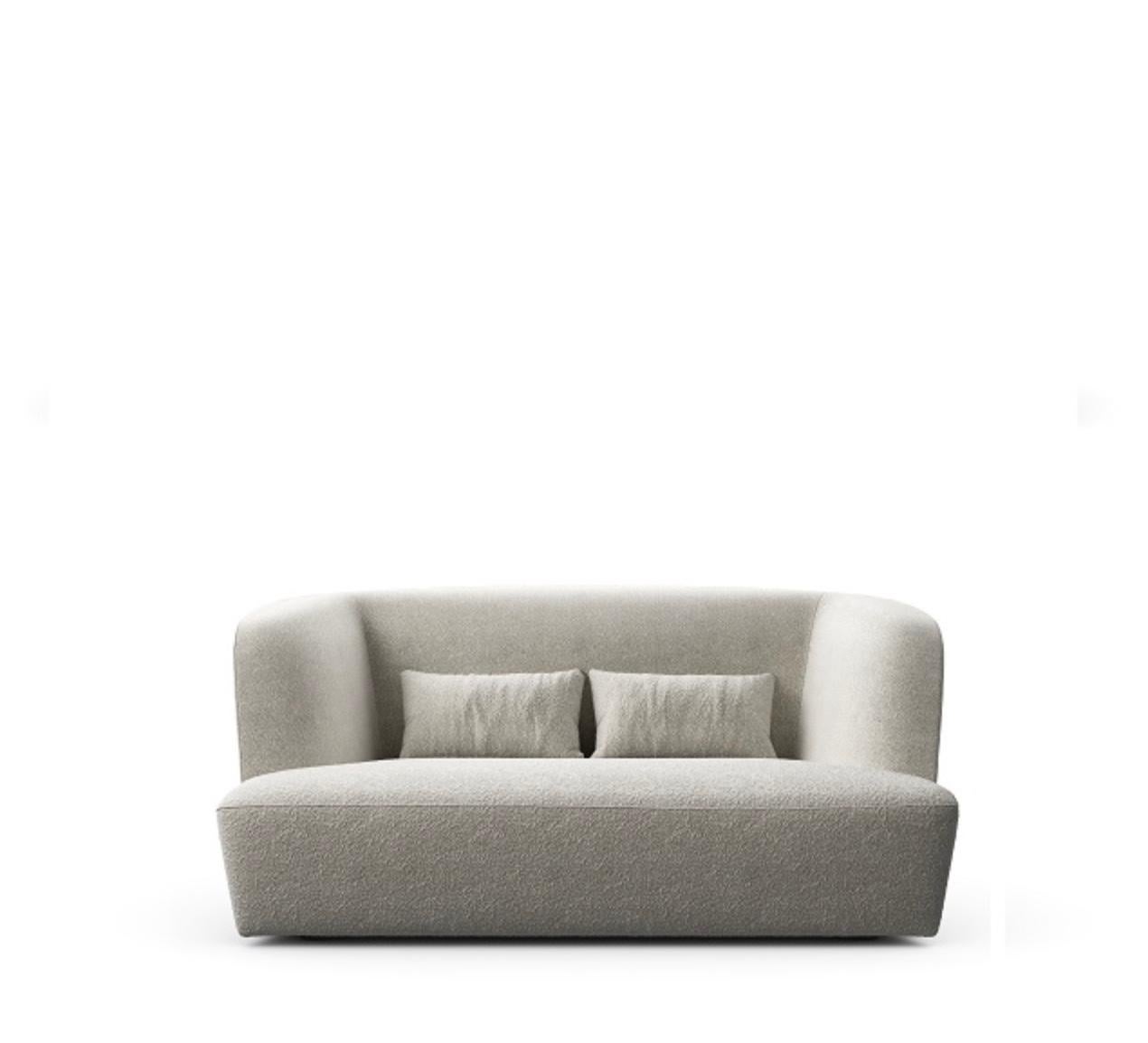 Lievore + Altherr Désile Park 'Davos' Sofa 175 für Verzelloni, Italien. Neue, aktuelle Produktion.

Das geschwungene Sofa Davos hat eine abgerundete Linie, ein elegantes und strenges Design und bietet dank der Höhe der Rückenlehne einen hohen