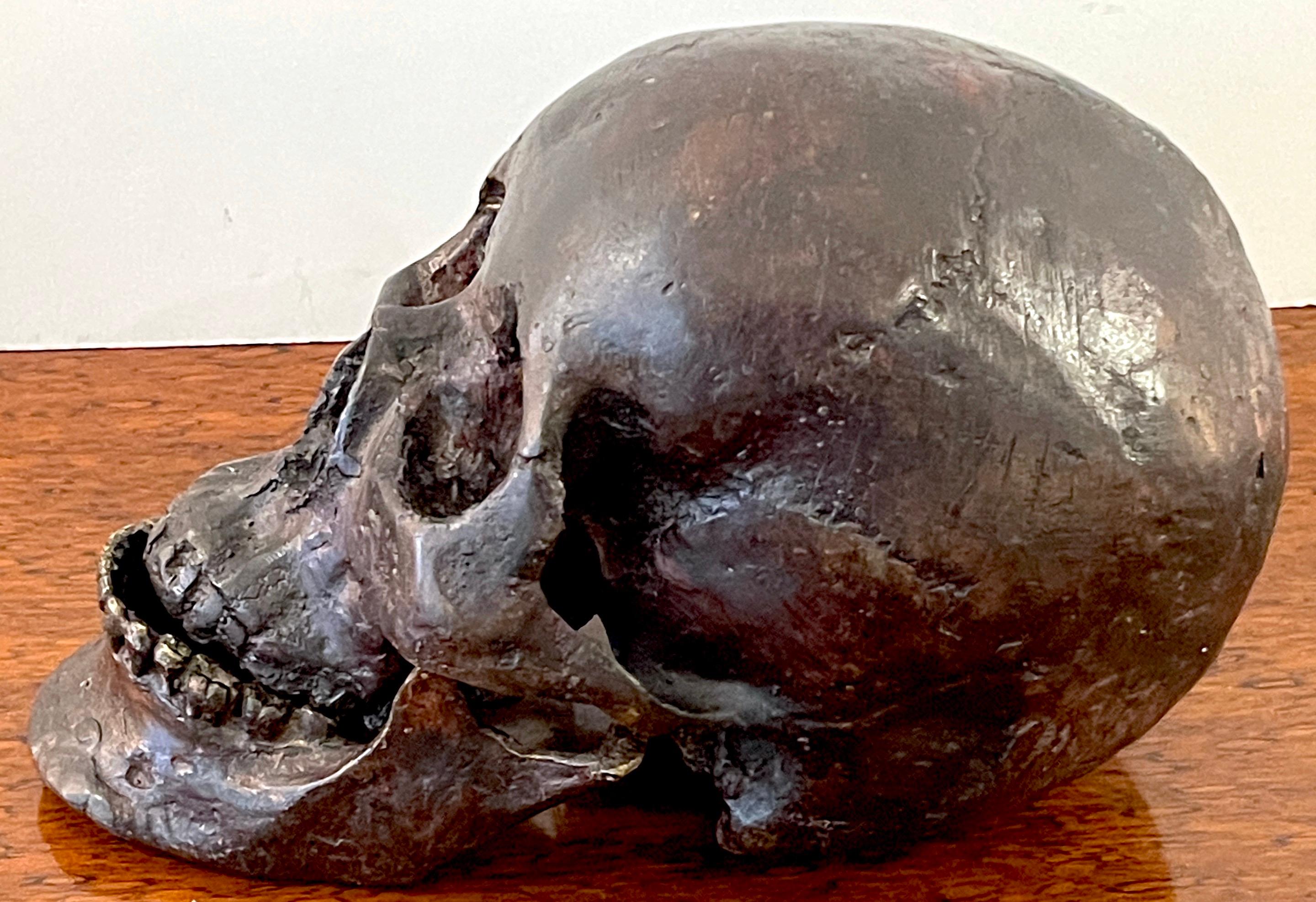 Modell/Skulptur eines menschlichen Totenkopfs aus Bronzeguss (Gegossen) im Angebot