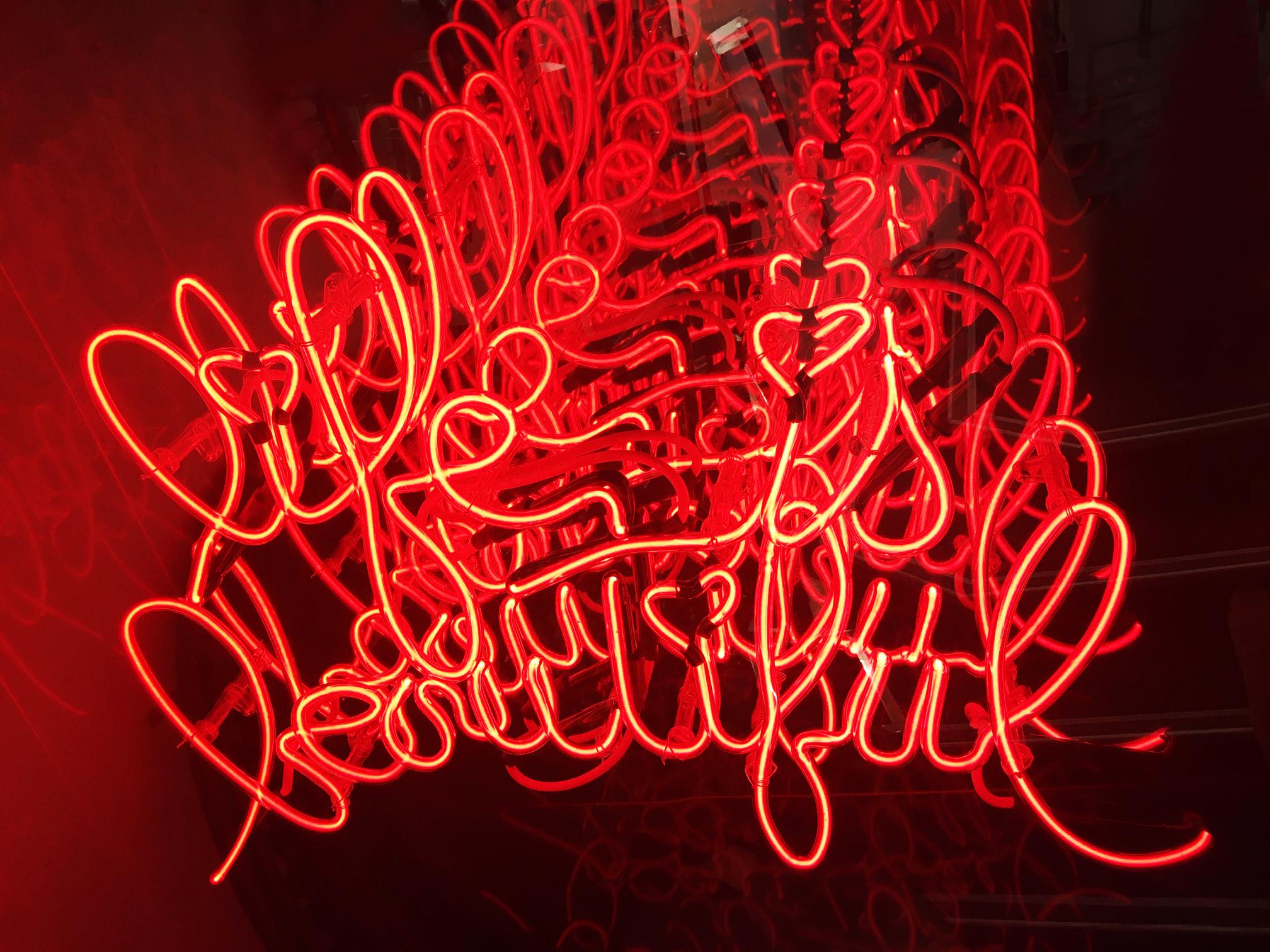 Life is Beautyful Infiny Wanddekoration Spiegel mit LED Lights (Handgefertigt) im Angebot