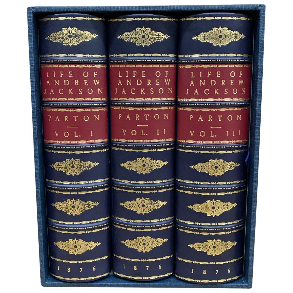Parton, James. La vie d'Andrew Jackson. Boston : James R. Osgood and Company, 1876.  Ensemble de trois volumes, impression ultérieure. Relié en ¼ veau et plats en toile bleue assortis, avec titres dorés, cachets, et bandes relevées au dos. Avec un