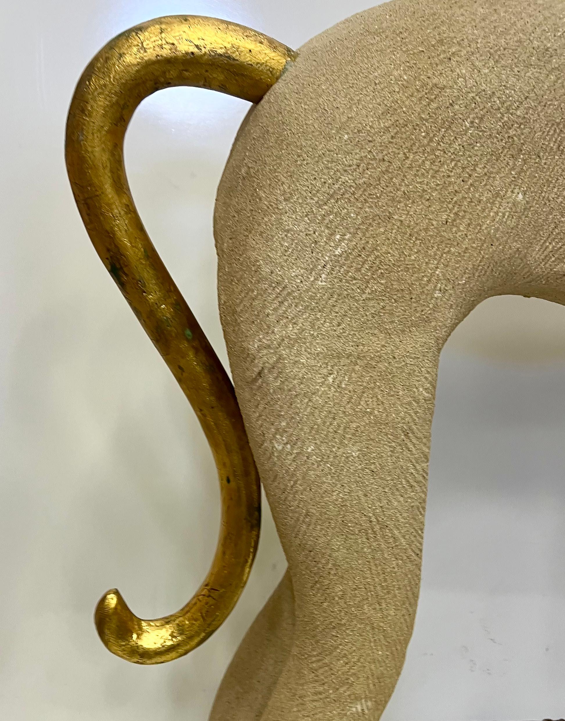 Sculpture de singe Pop-Art des années 1980 avec accents dorés en vente 3