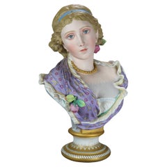 Antico busto di donna a grandezza naturale in porcellana Chelsea Porcelain policromata