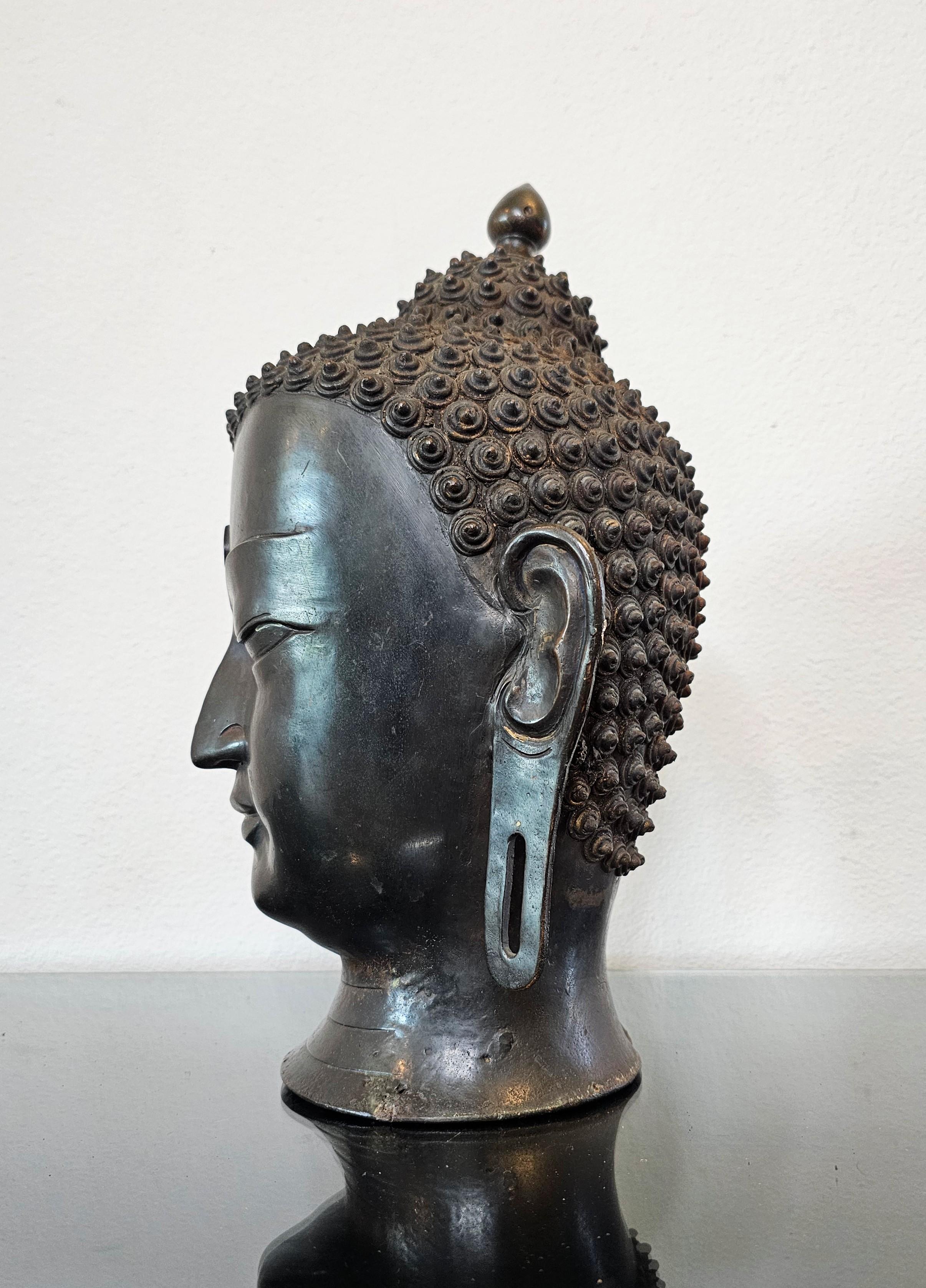 Estatua antigua de bronce de tamaño natural con cabeza de Buda del sur de Asia en venta 4
