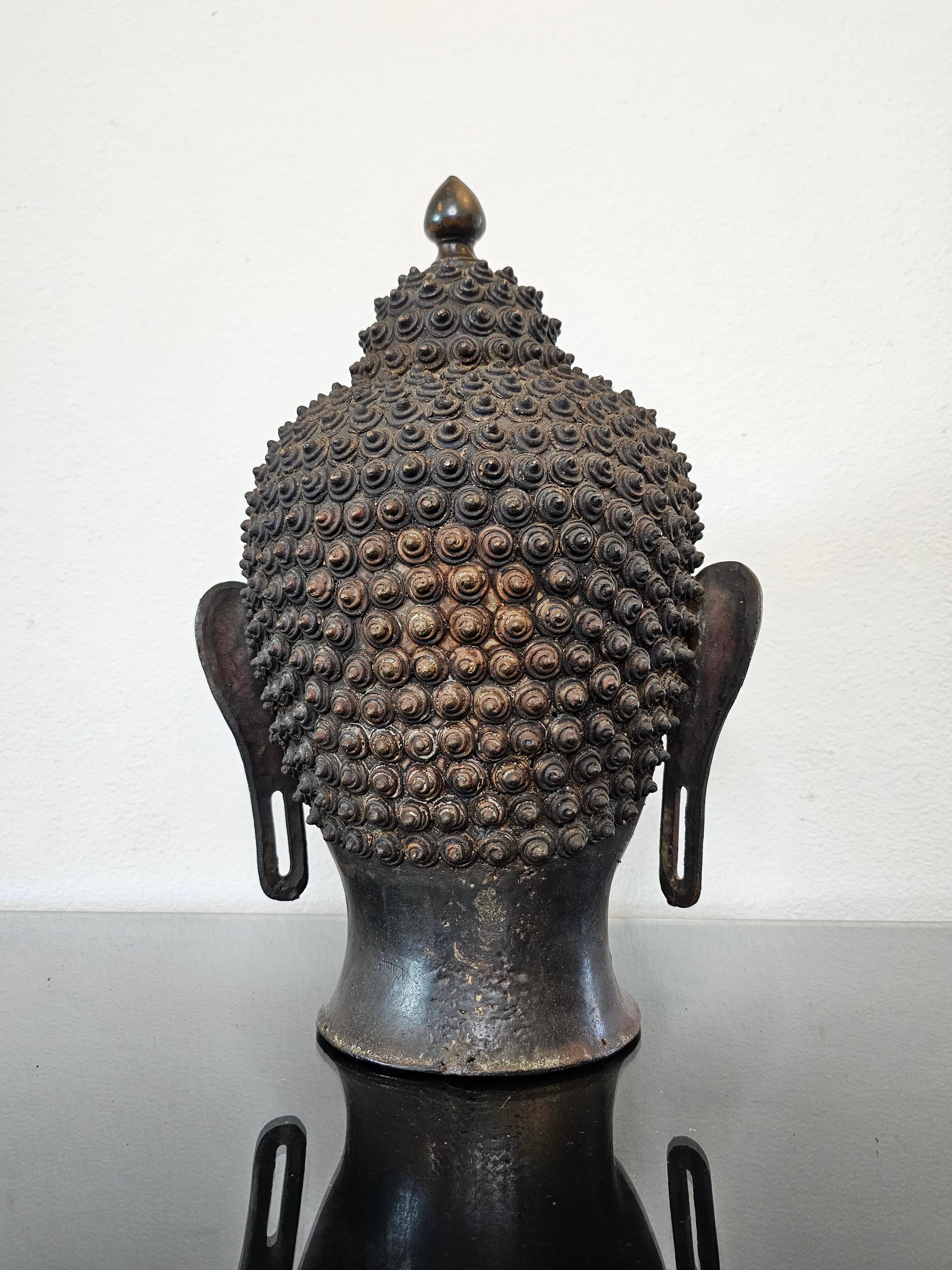 Estatua antigua de bronce de tamaño natural con cabeza de Buda del sur de Asia en venta 5