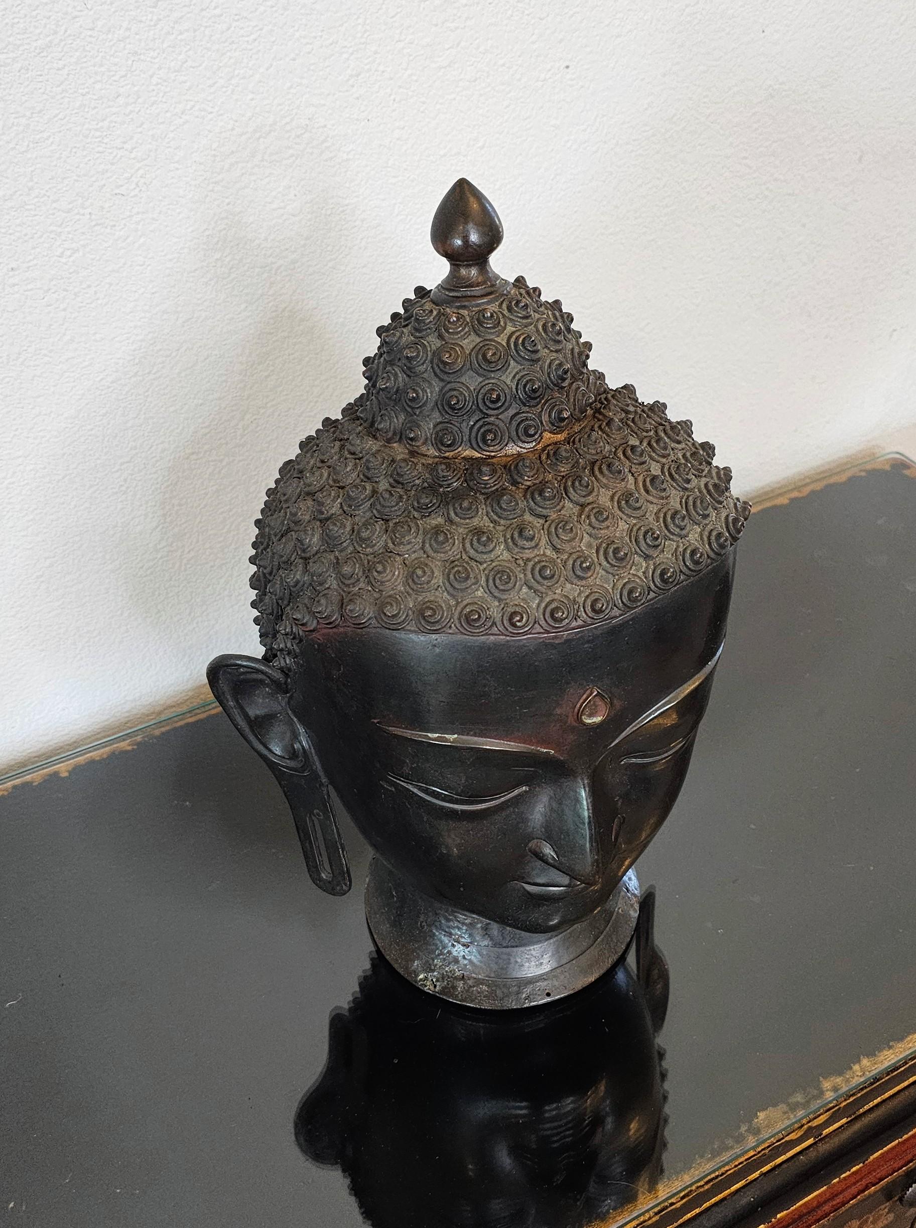 Estatua antigua de bronce de tamaño natural con cabeza de Buda del sur de Asia Bronce en venta