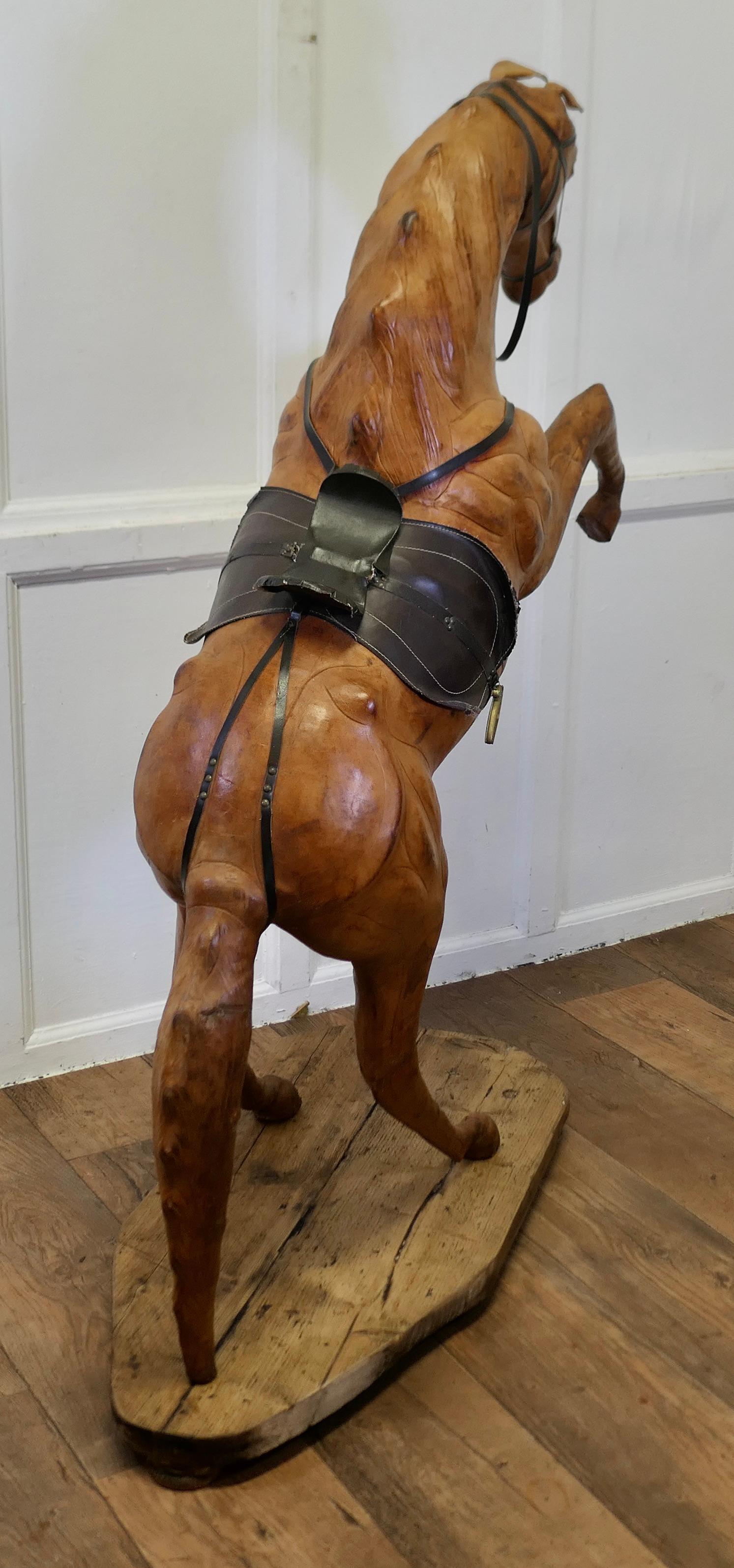 Cuir Life Size Arts and Crafts Leather Model of a Horse en vente
