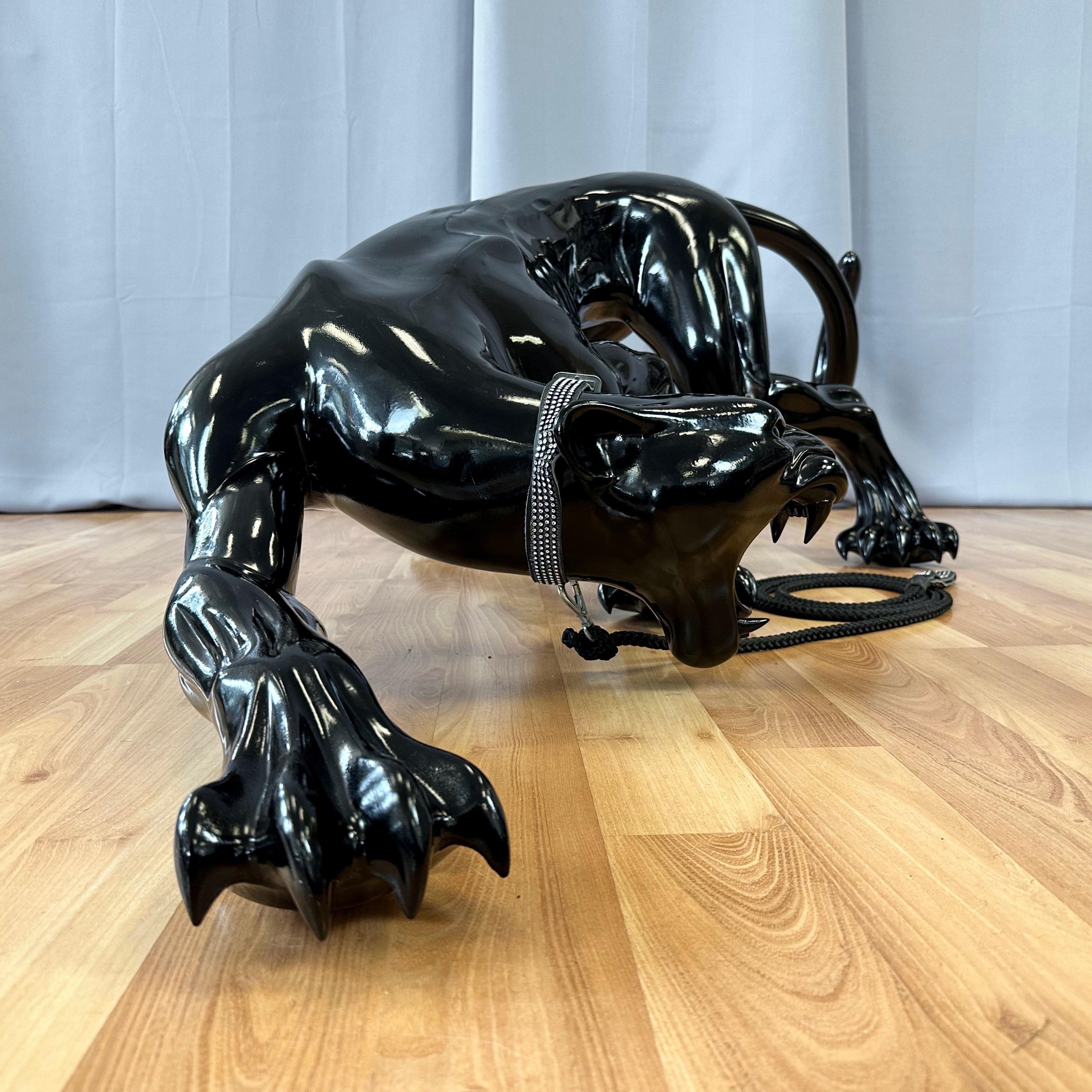 XXIe siècle et contemporain Sculpture grandeur nature de la Panthère noire, pièce d'exposition personnalisée de la boutique Gucci, vers 2005
