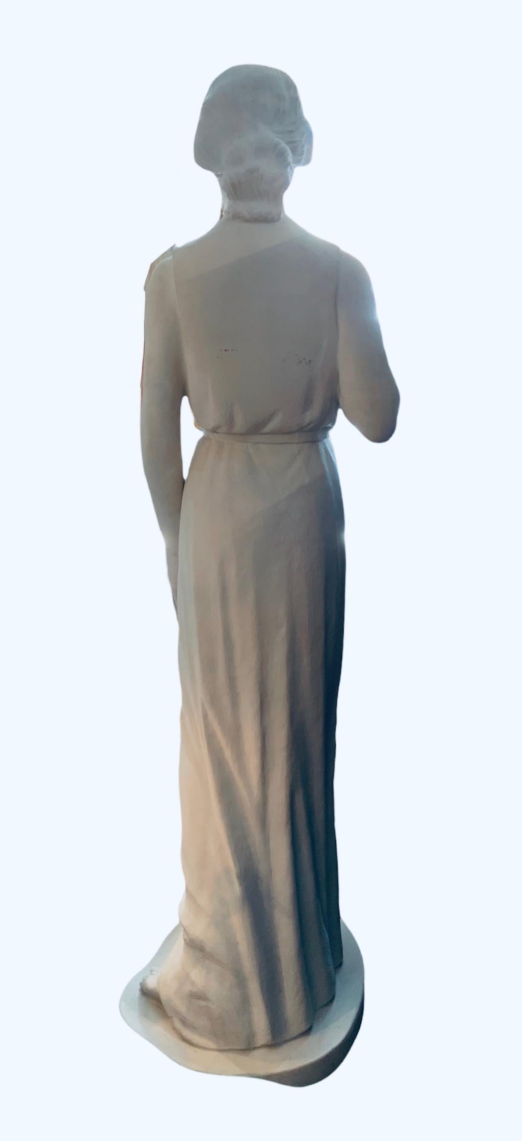 Garten-Skulptur eines jungen Mädchens aus gegossenem Marmor in Lebensgröße, Bonded oder Cold Cast im Angebot 1