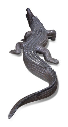 Crocodile en bronze grandeur nature. 292 cm de long