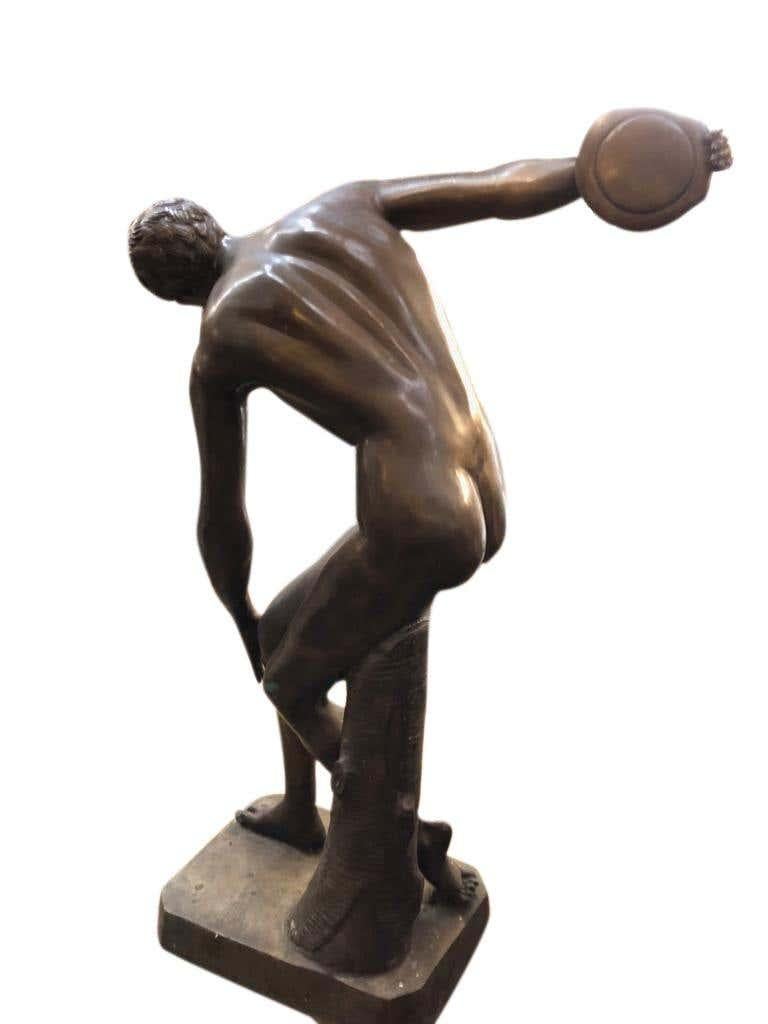 Statue olympique grecque à disque grandeur nature en bronze, 20ème siècle Bon état - En vente à Southall, GB