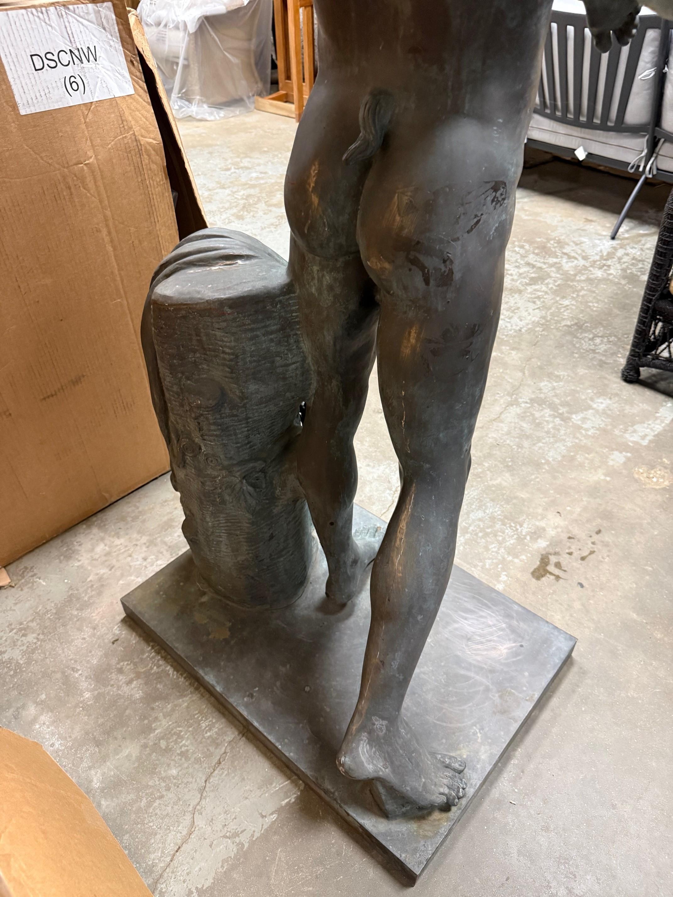 Estatua de Baco desnudo en bronce tamaño natural Dios del Vino y el Jolgorio en venta 3