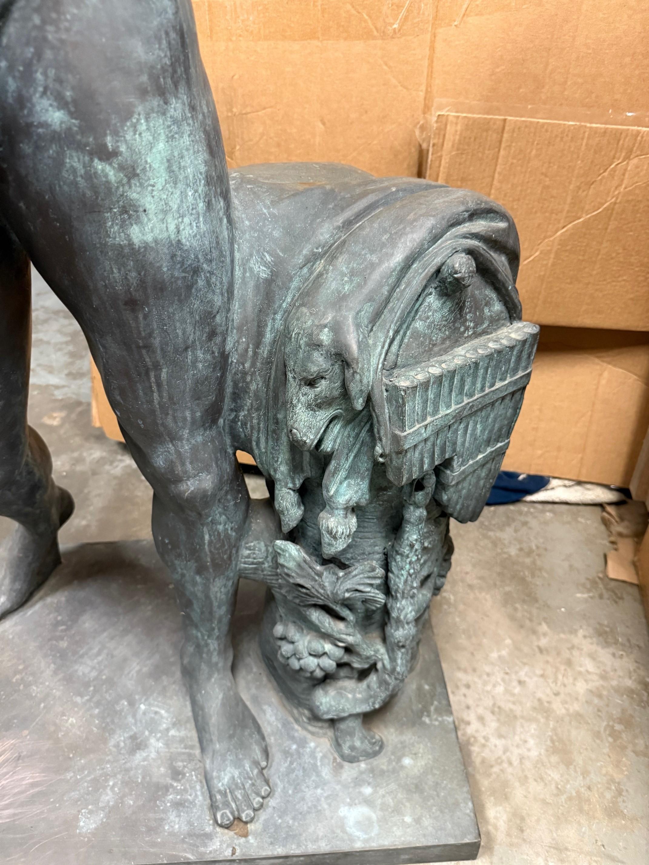 Estatua de Baco desnudo en bronce tamaño natural Dios del Vino y el Jolgorio en venta 9