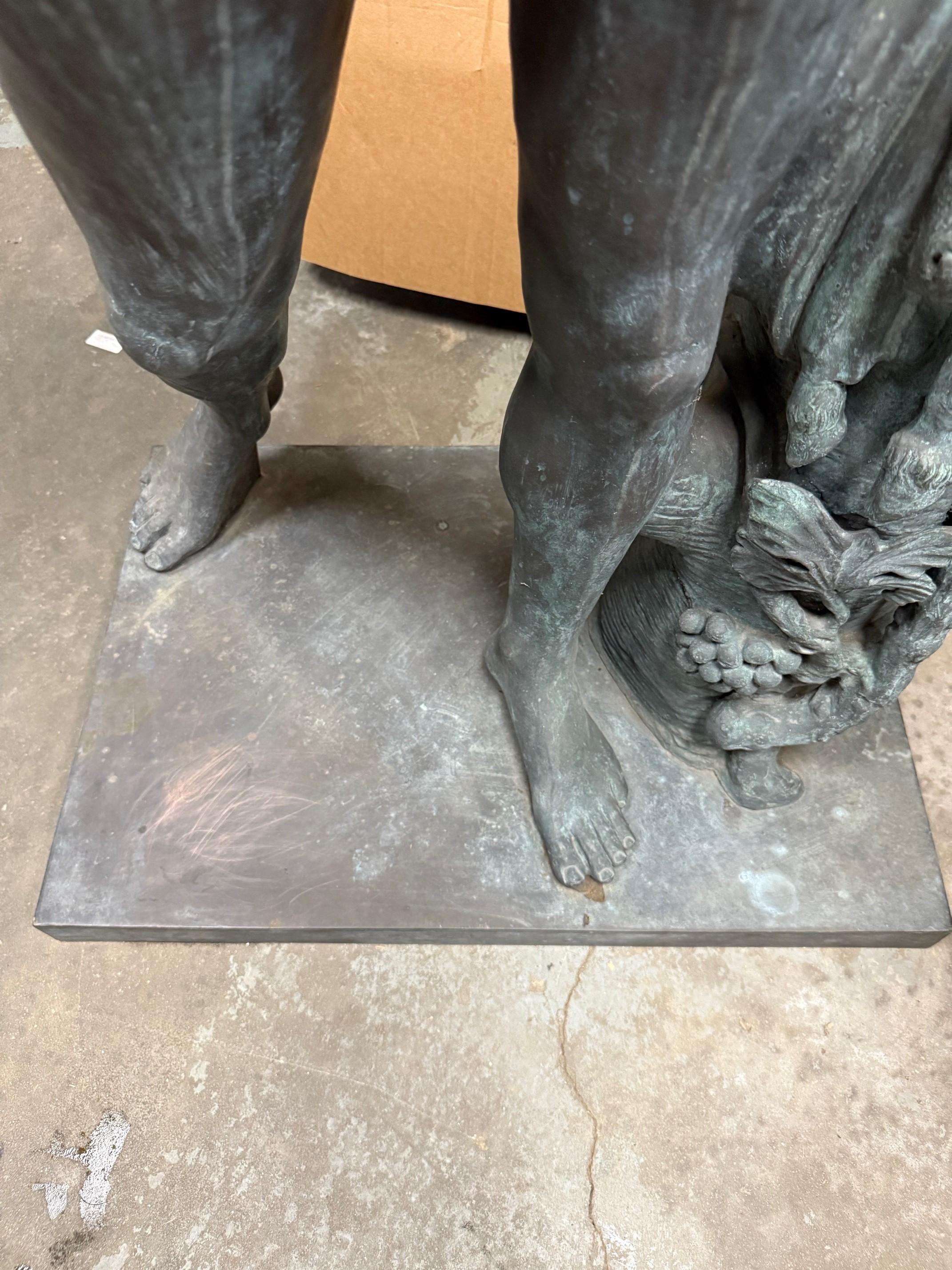 Estatua de Baco desnudo en bronce tamaño natural Dios del Vino y el Jolgorio en venta 11