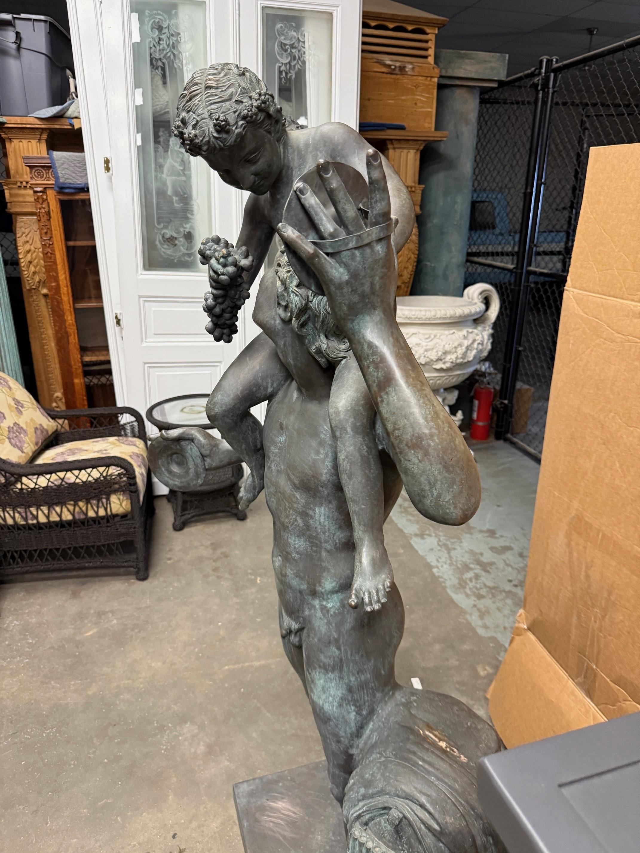 Estatua de Baco desnudo en bronce tamaño natural Dios del Vino y el Jolgorio en venta 1