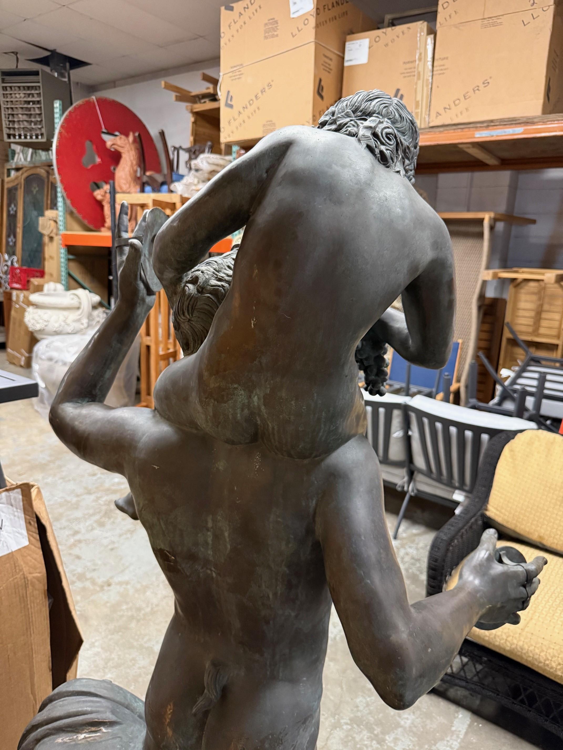 Estatua de Baco desnudo en bronce tamaño natural Dios del Vino y el Jolgorio en venta 2