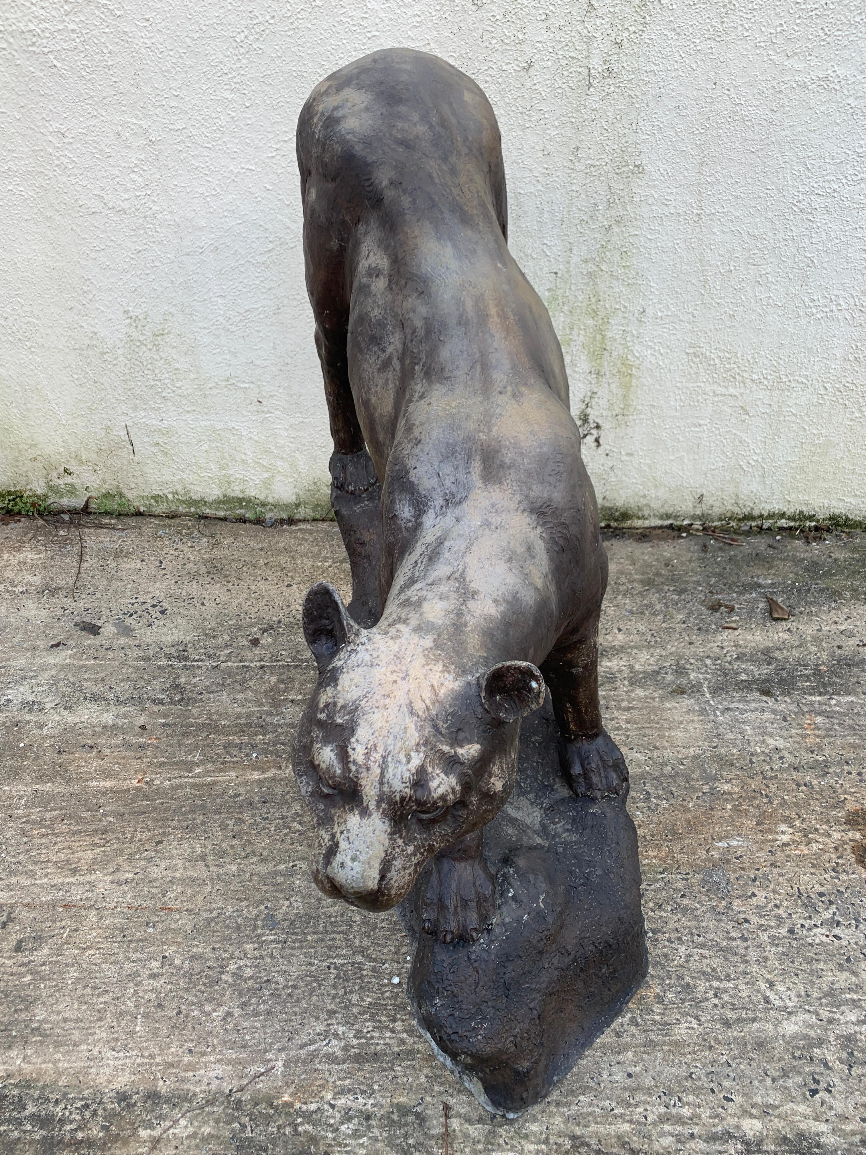 20ième siècle Statue de panthère en bronze grandeur nature en vente