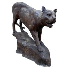 Estatua de bronce de tamaño natural de una pantera