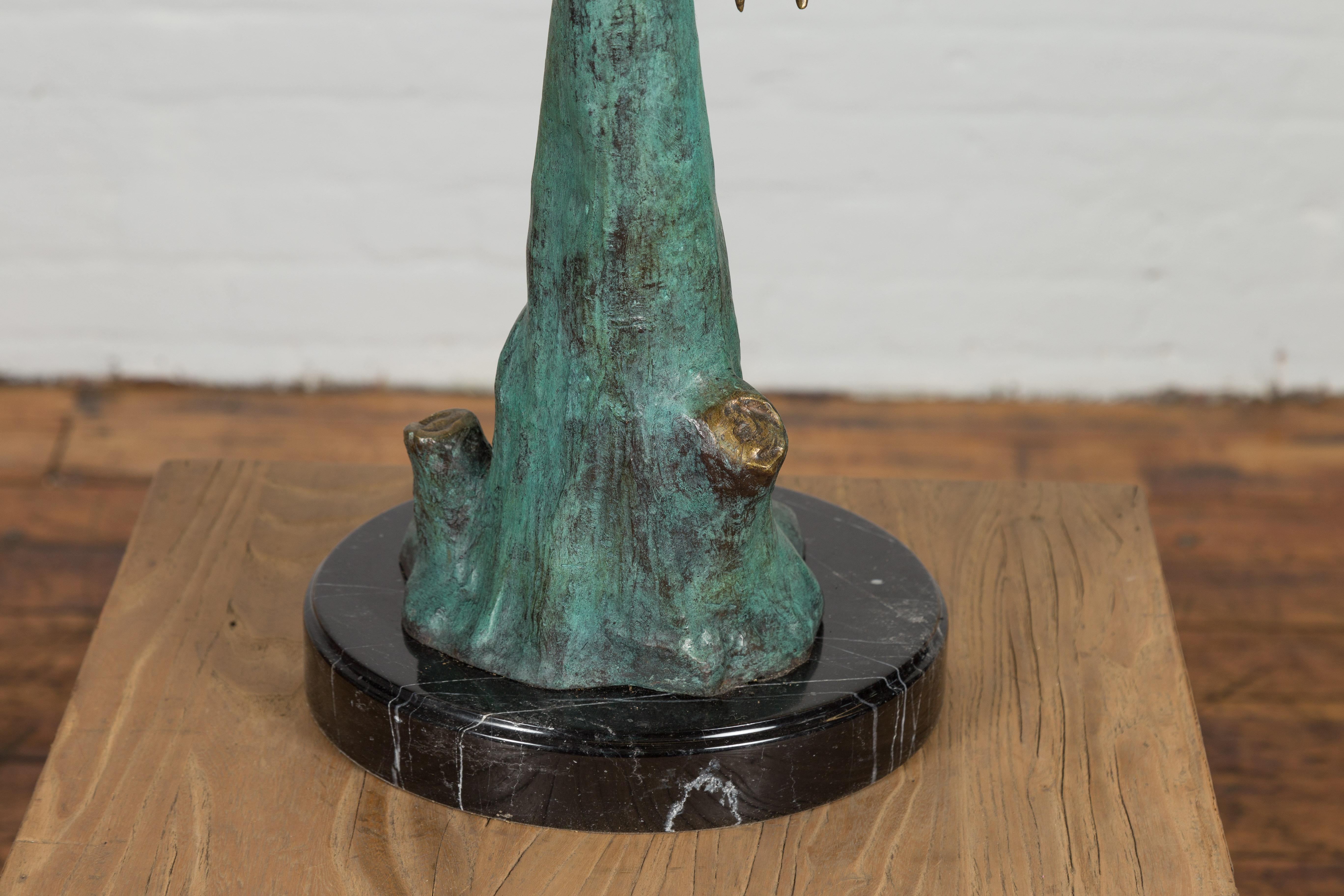 Bronzeskulptur eines Taucheradlers in Lebensgröße auf schwarzem Marmorsockel im Angebot 7
