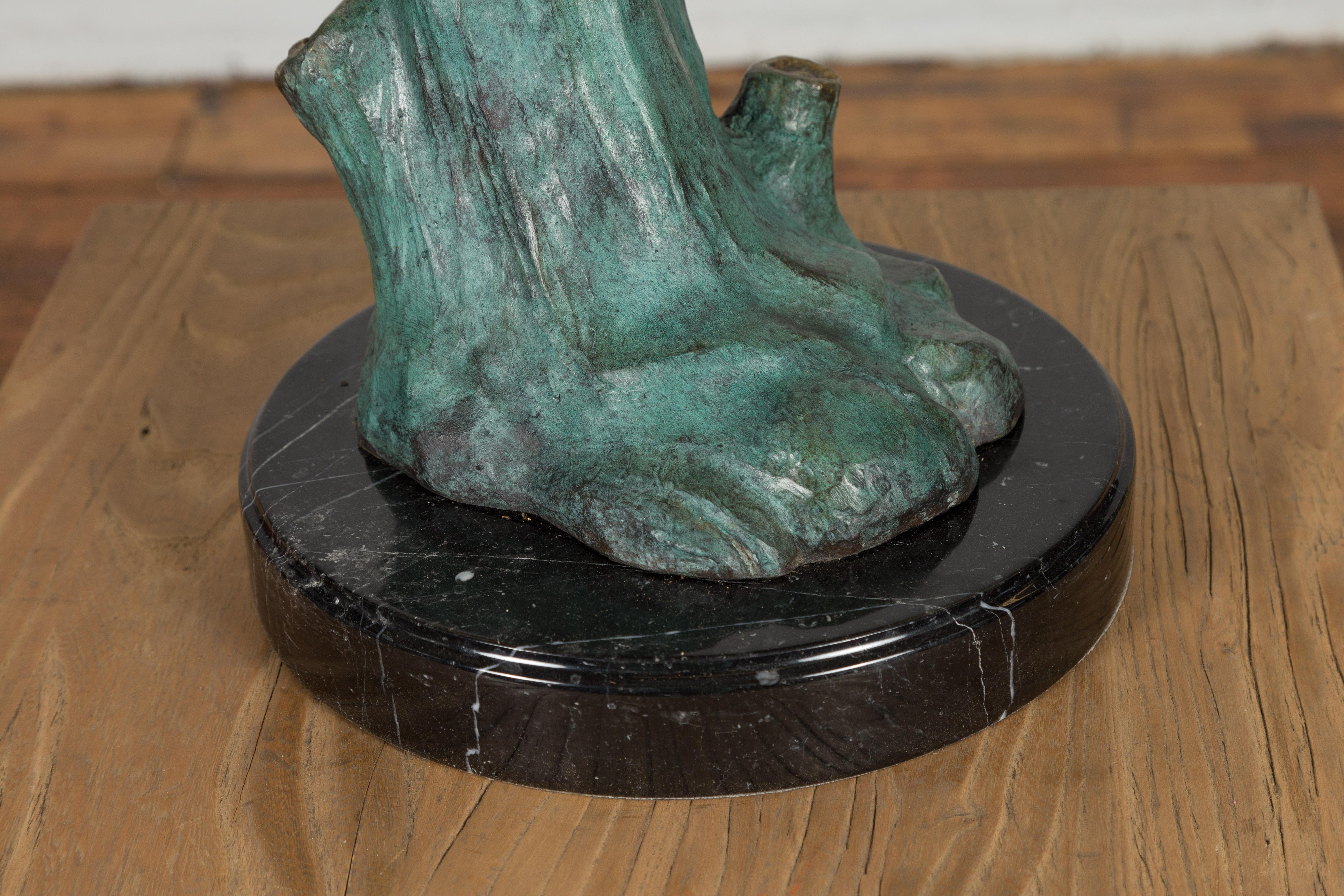 Bronzeskulptur eines Taucheradlers in Lebensgröße auf schwarzem Marmorsockel im Angebot 13