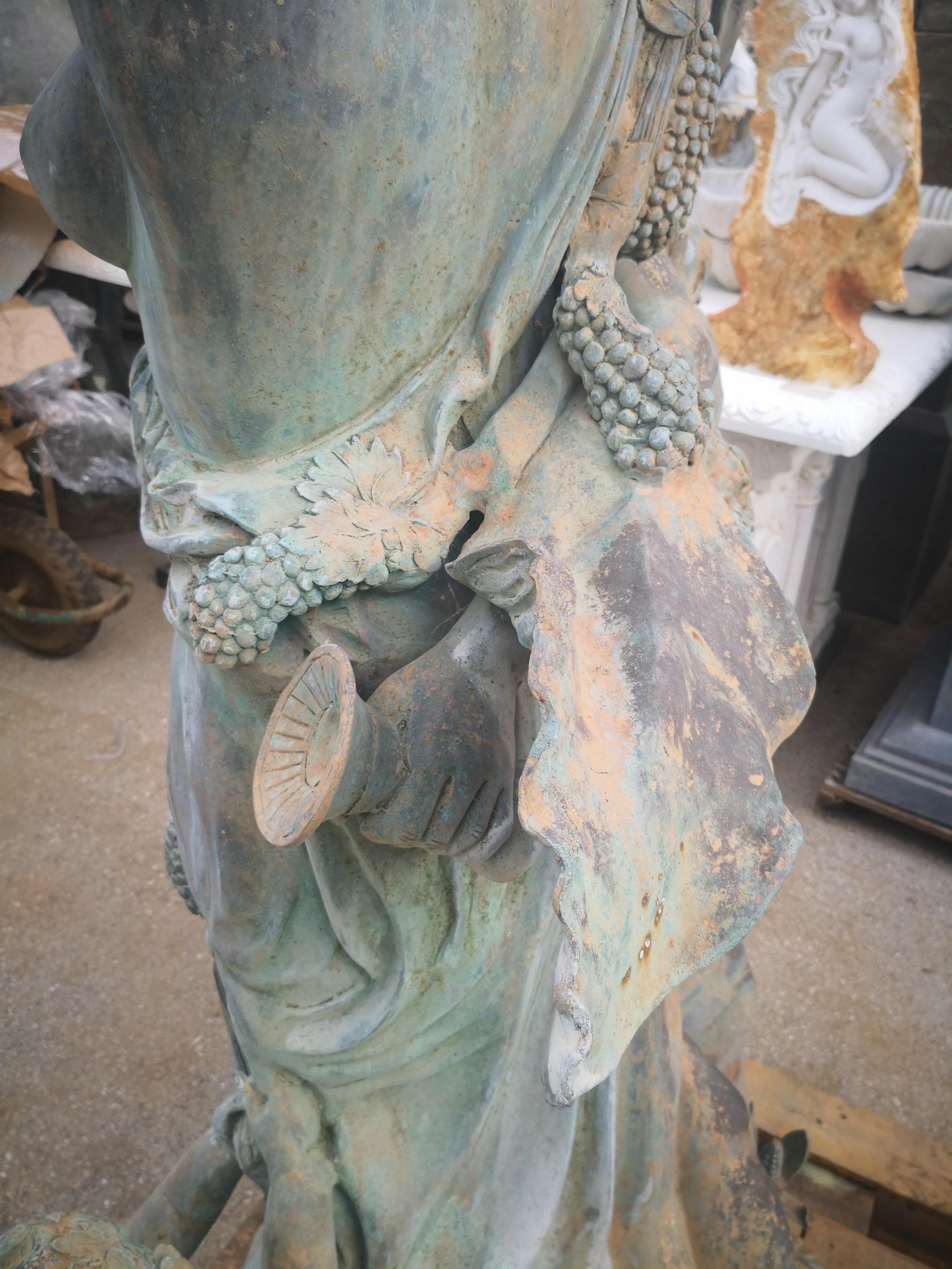 Life-Size Bronze Sculptures of Two Ladies and a Cherub in vendita 5