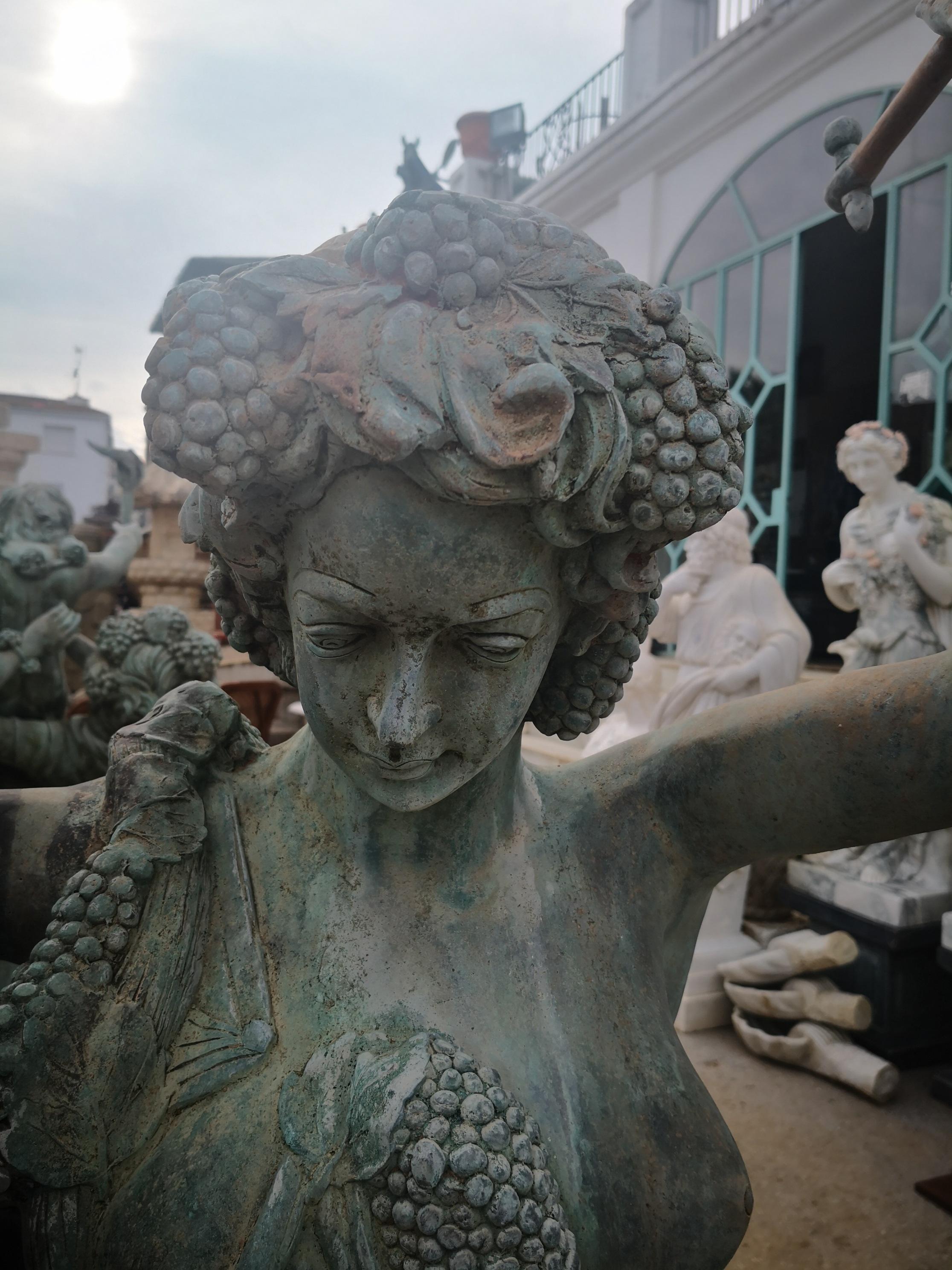 Life-Size Bronze Sculptures of Two Ladies and a Cherub in vendita 6