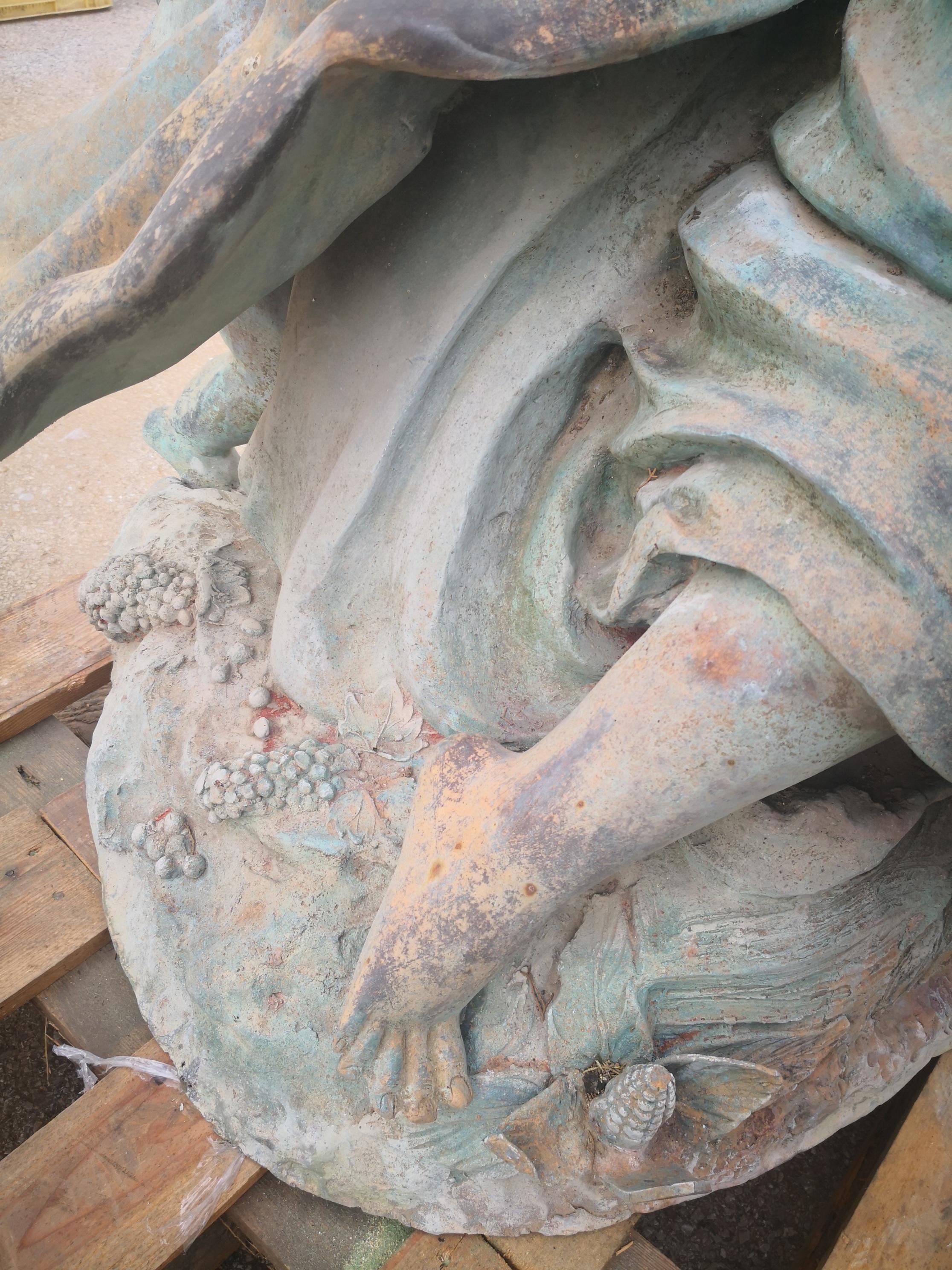 Life-Size Bronze Sculptures of Two Ladies and a Cherub in vendita 2