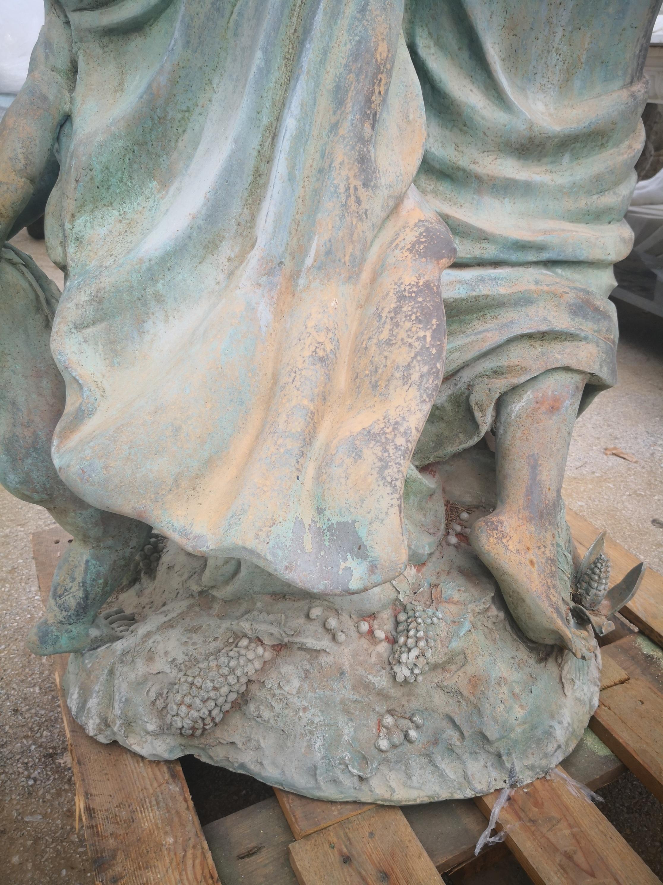 Life-Size Bronze Sculptures of Two Ladies and a Cherub in vendita 3