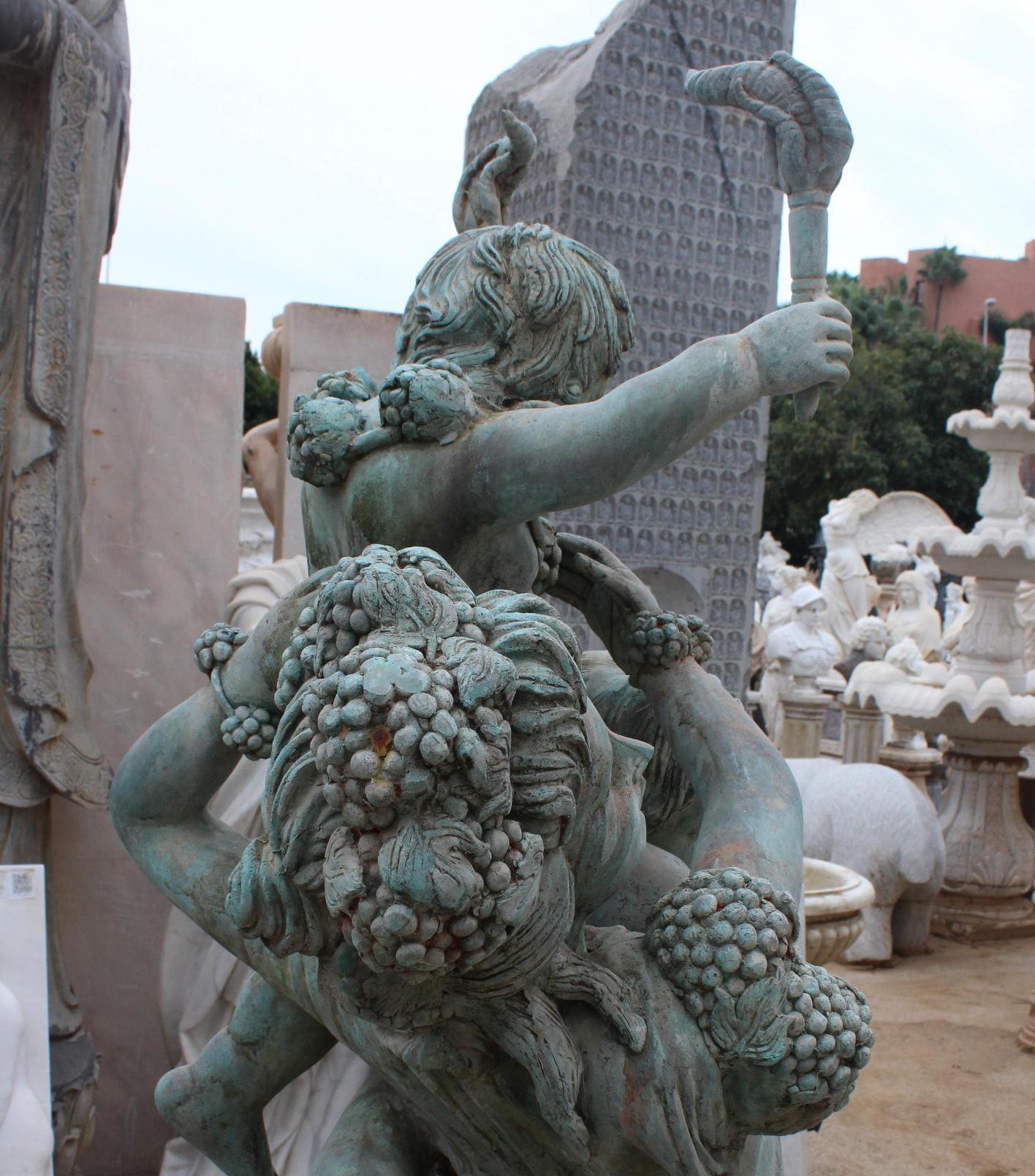 Life-Size Bronze Sculptures of Two Ladies with Cherubs in vendita 1