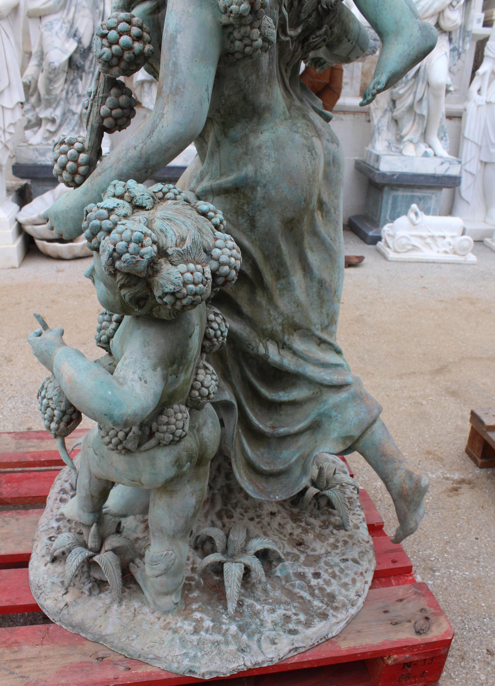 Life-Size Bronze Sculptures of Two Ladies with Cherubs in vendita 2