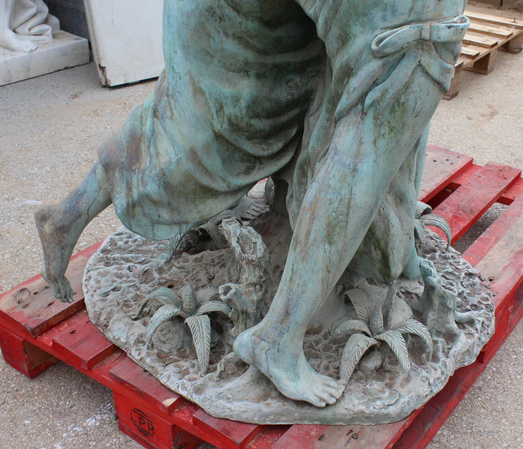 Life-Size Bronze Sculptures of Two Ladies with Cherubs in vendita 3